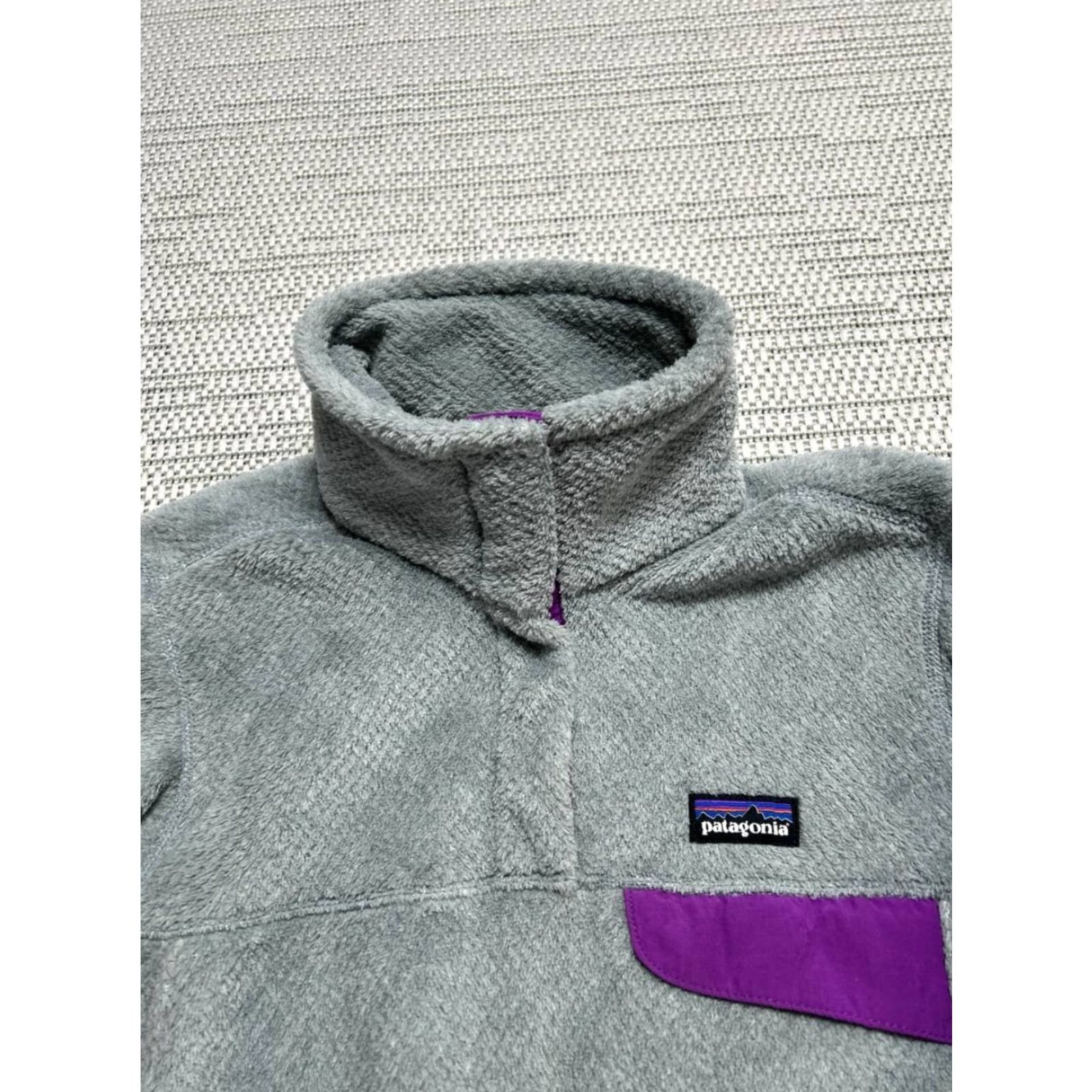 Patagonia Patagonia Shirt Womens XS Gray Mock Neck Fleece Sweater Kangaroo Pocket Pullover Outdoor Winter 90s Size XS / US 0-2 / IT 36-38 - 3 Thumbnail