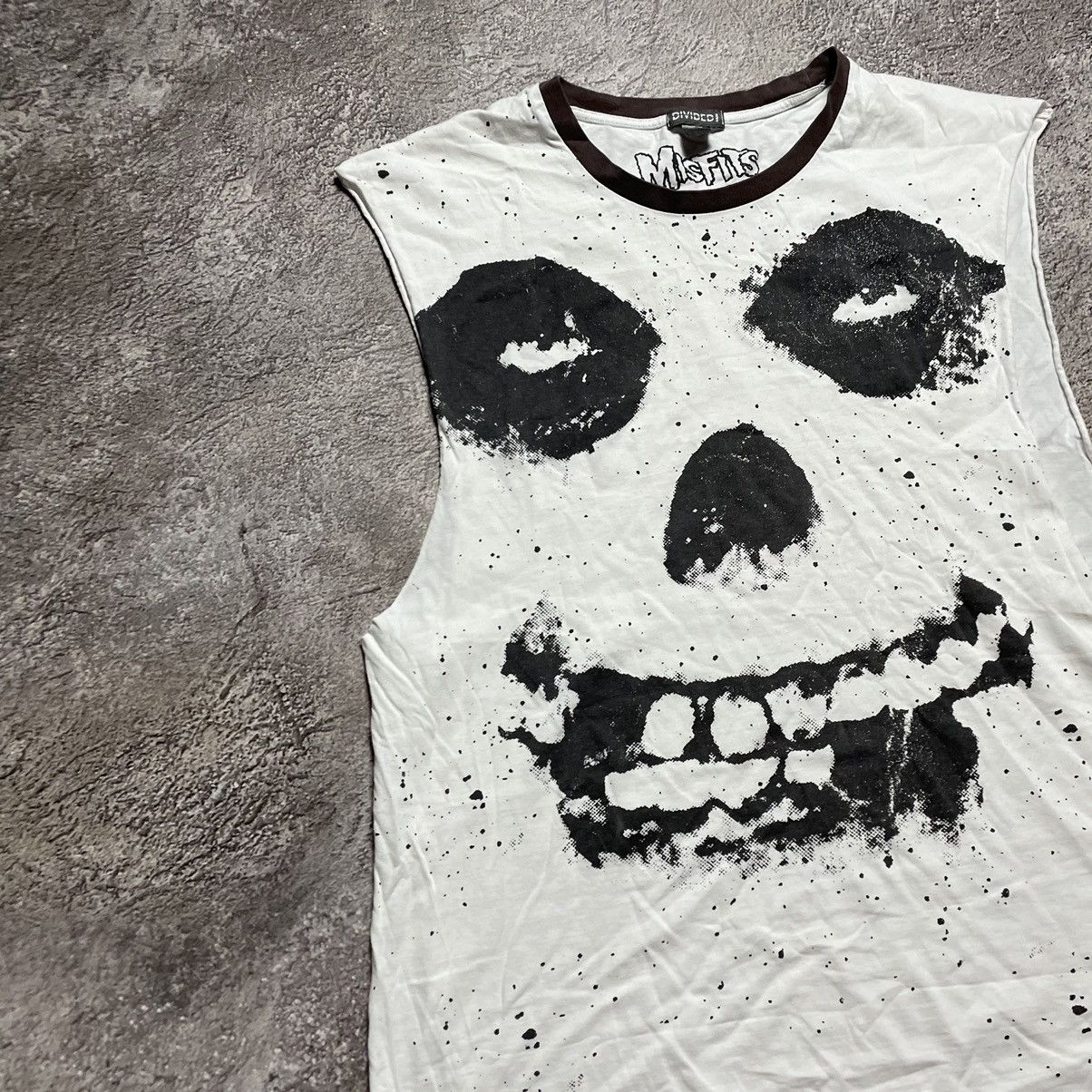 Vintage Vintage Y2K Skeleton Graphic Tee Sleeveless Distressed Goth Size US L / EU 52-54 / 3 - 3 Thumbnail