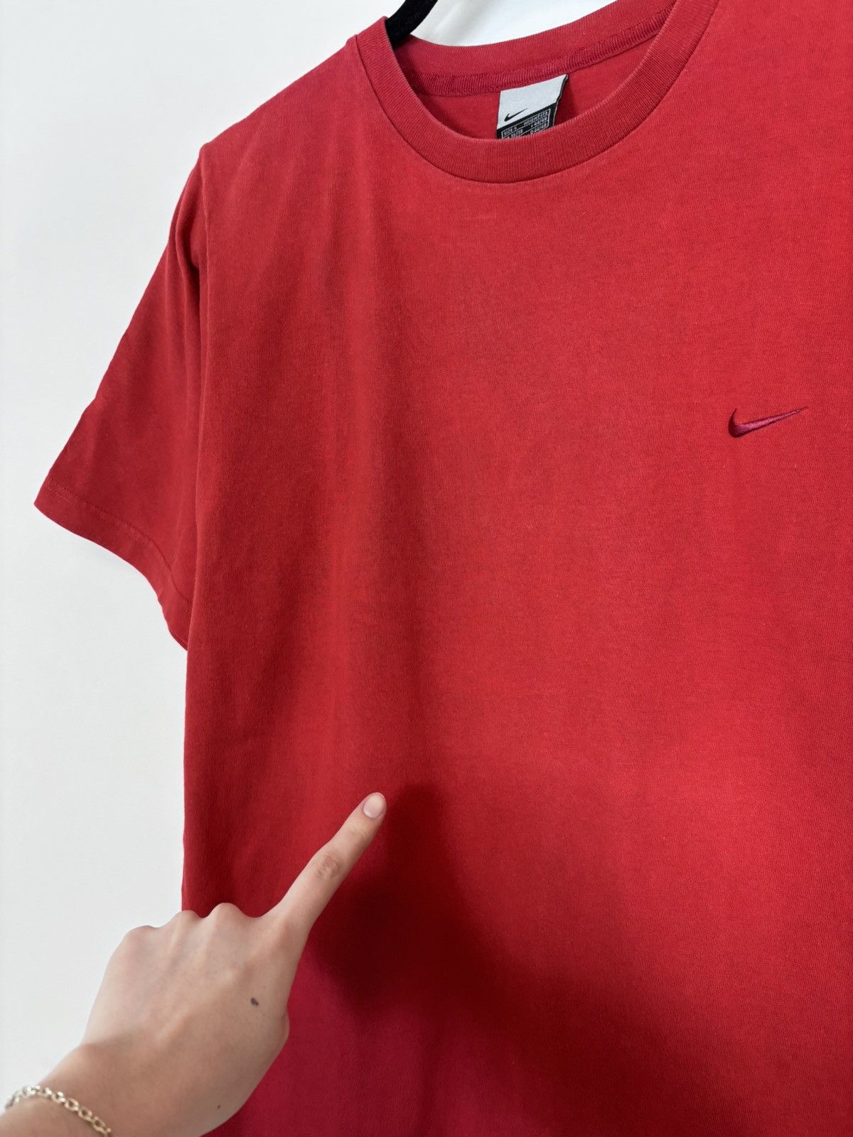 Nike Vintage Nike Y2K Red Swoosh Hype T-Shirt Tee Size US S / EU 44-46 / 1 - 3 Thumbnail