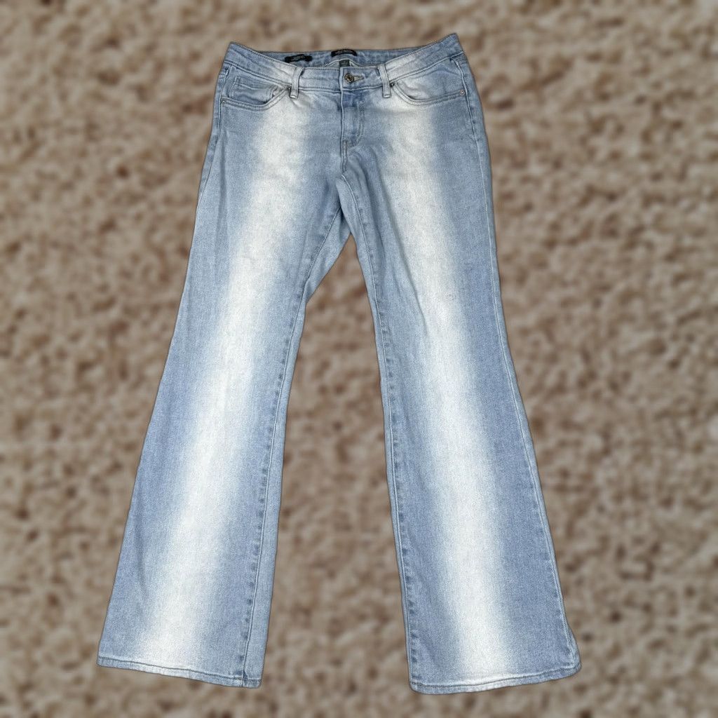 Vintage Wild Fable Jeans Womens 6 Light Wash Low Rise Flare Stretch Denim Pants Jeans Women 5-Pocket Zip Button Belt Loops Flared 94% cotton 1% spandex Size 28" / US 6 / IT 42 - 1 Thumbnail