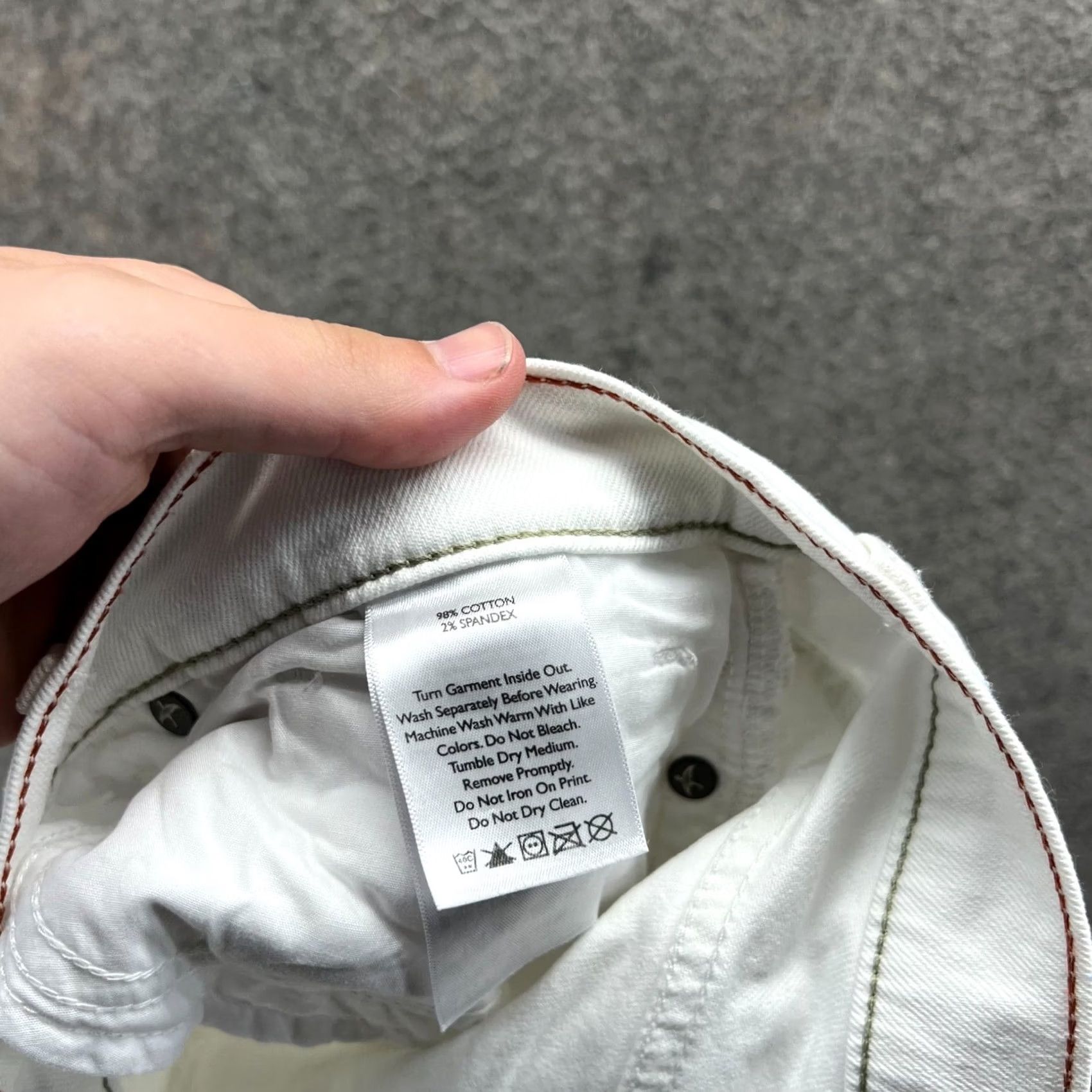 Eddie Bauer Eddie Bauer Pants Womens 6 White Chino Flat Front Capri Straight Size 28" / US 6 / IT 42 - 2 Thumbnail