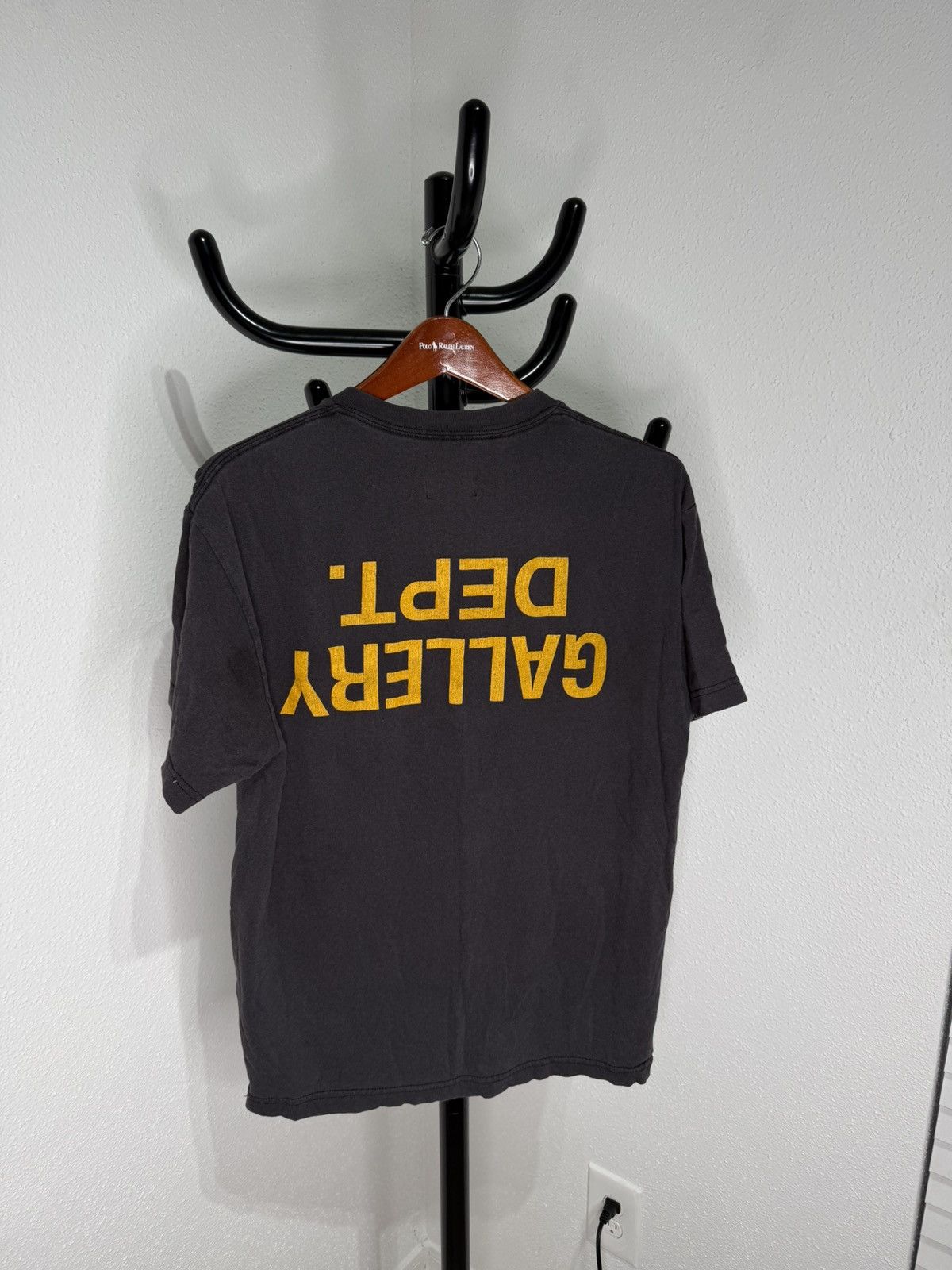 Gallery Dept. Gallery Dept. Upside Down Logo Shirt Size US M / EU 48-50 / 2 - 4 Thumbnail