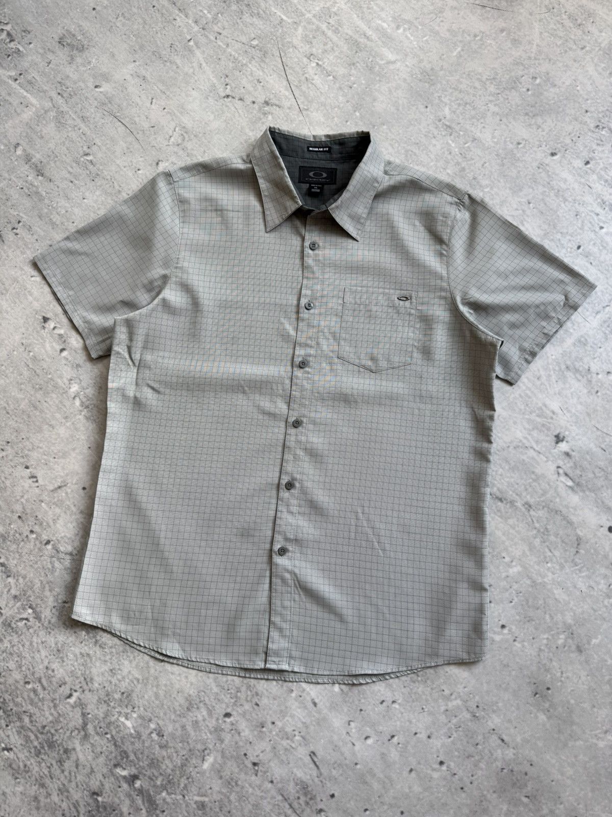 Oakley ❤️‍🔥OAKLEY metal logo STREETWEAR shirt vintage Size US XL / EU 56 / 4 - 1 Thumbnail