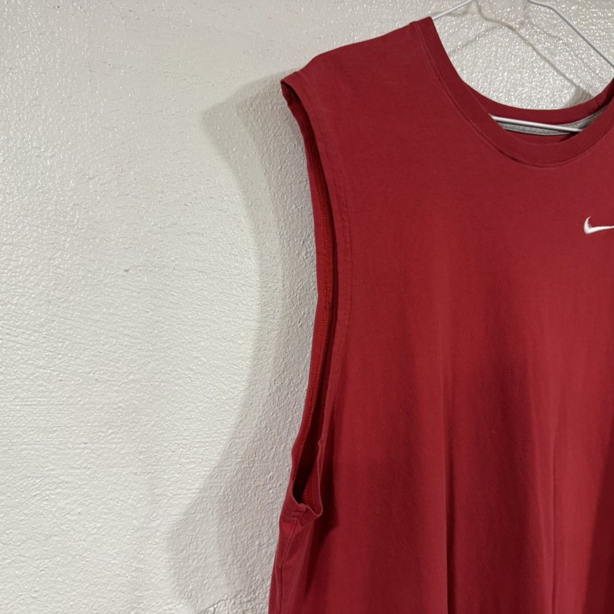 Nike Nike Sleeveless Shirt Embroidered Check Swoosh Size XL Red Size US XL / EU 56 / 4 - 5 Thumbnail