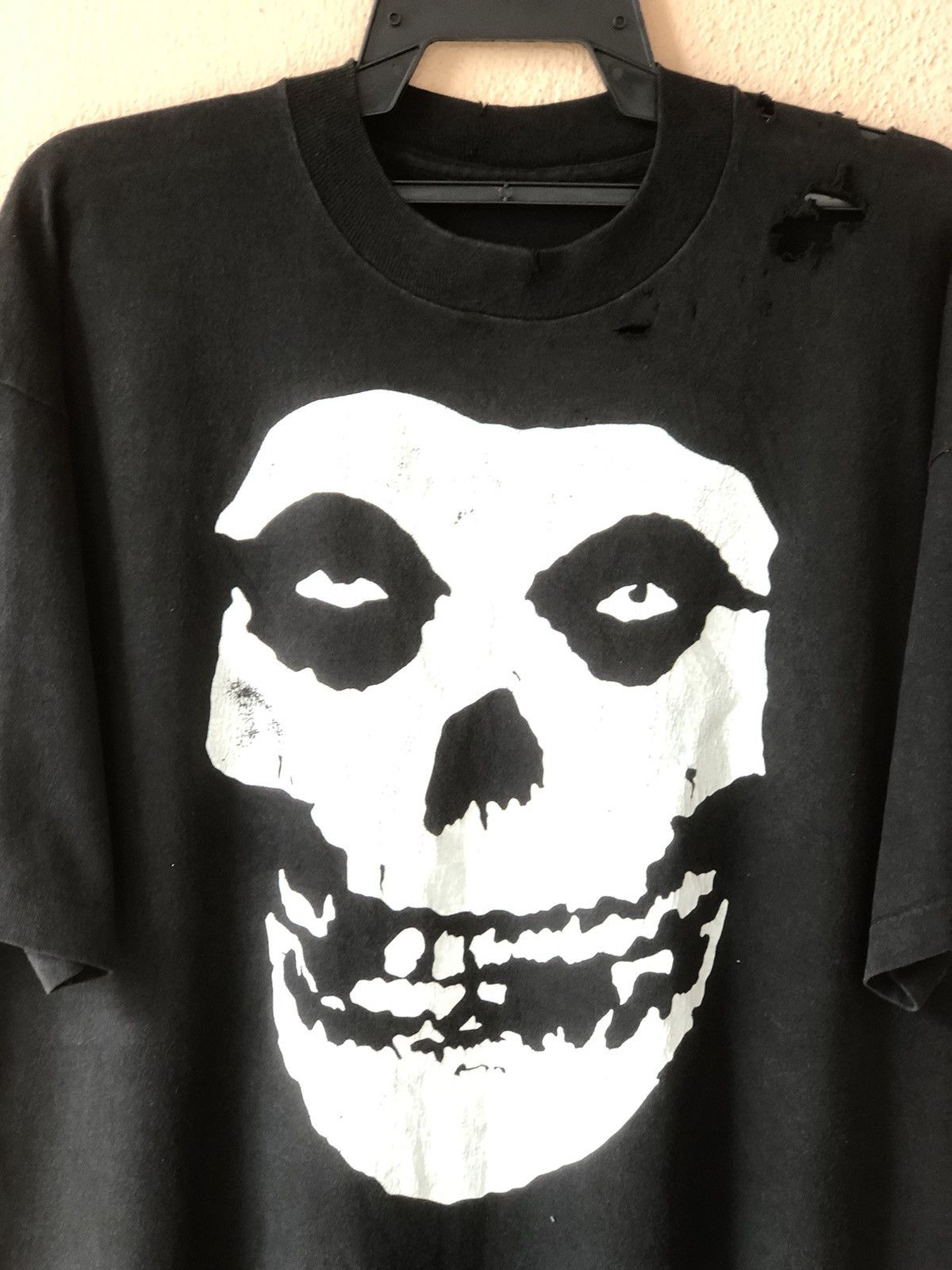 Band Tees Vintage 90s MISFITS Iconic Skull Heavy Distressed Size US XL / EU 56 / 4 - 2 Thumbnail