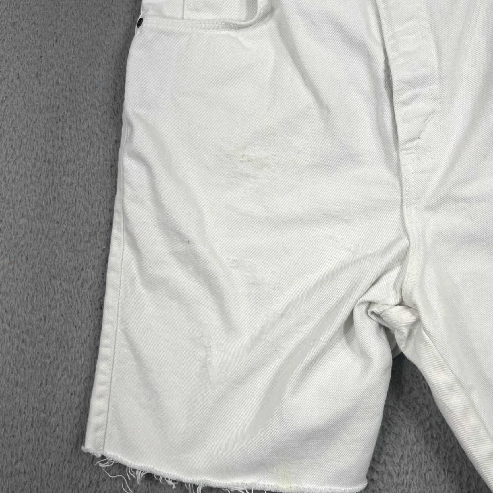 Levi's VINTAGE Levi's Women's Bermuda Shorts 12 White Denim 8" Casual Summer Summer Girls Size 34" / US 12 / IT 48 - 4 Thumbnail