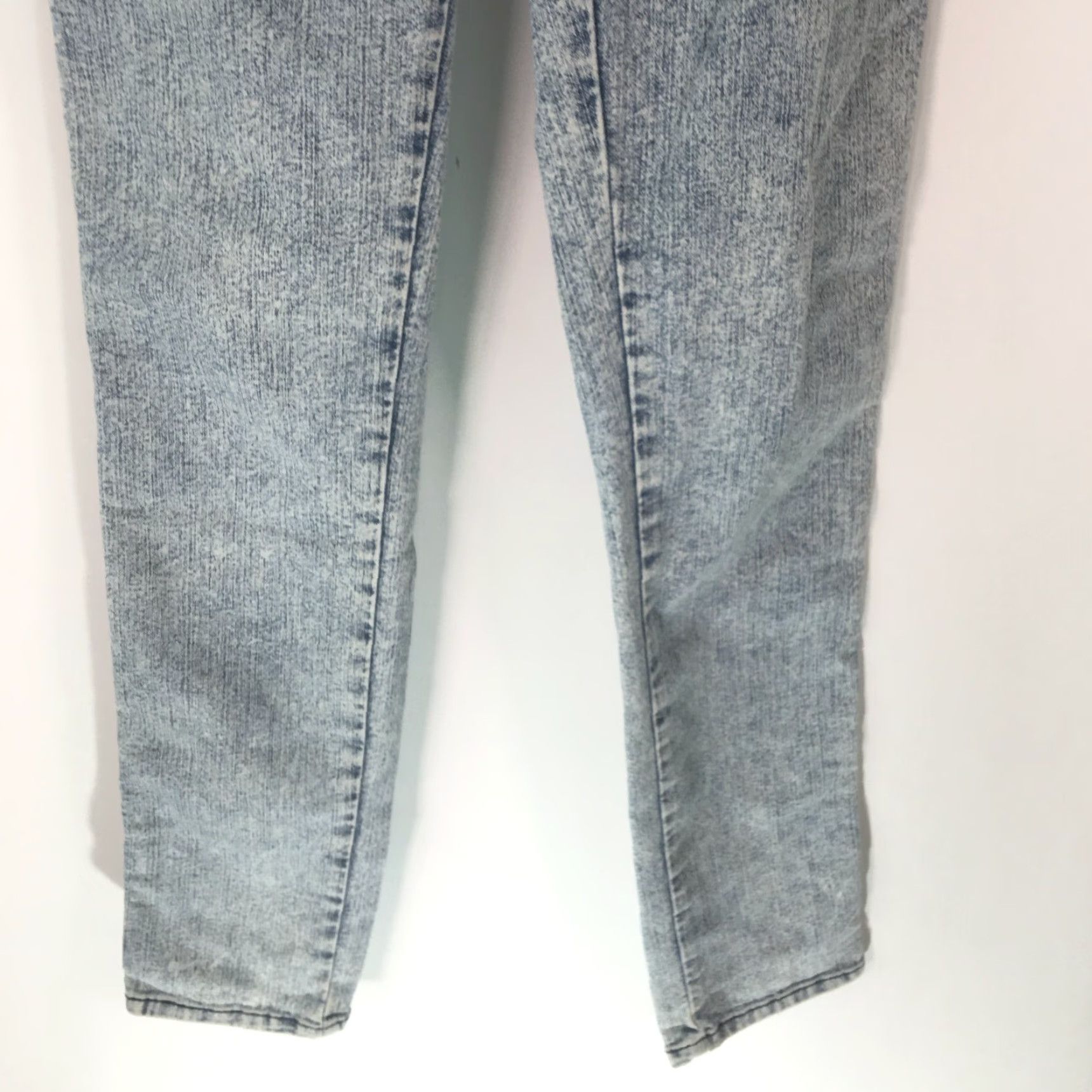 Denime Divided Womens Jeans Skinny Blue Denim Size 4 Elastic Waist Regular Rise Low 31 in Inseam 31 in Size 27" / US 4 / IT 40 - 5 Thumbnail