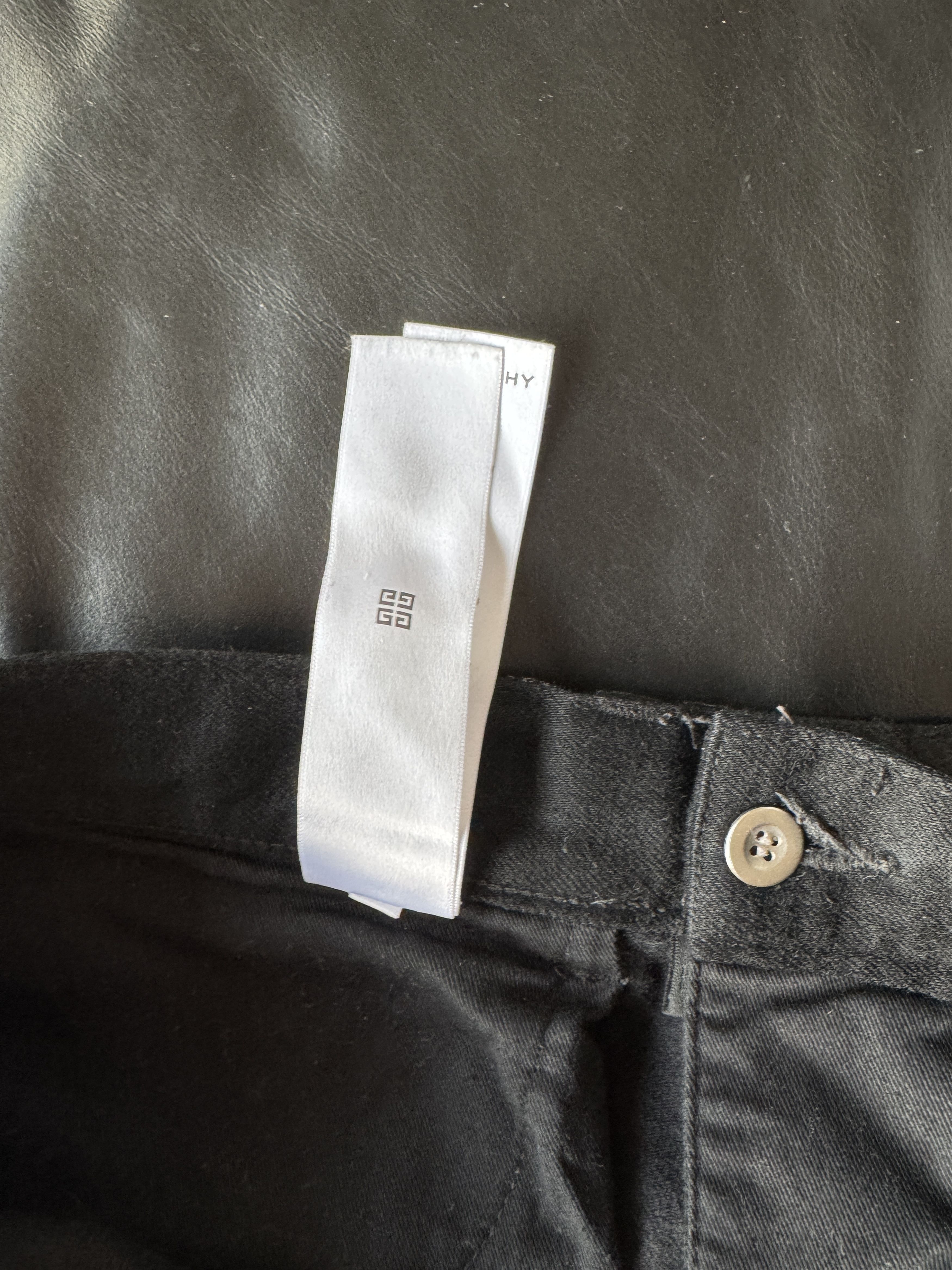 Cracked Paint Slim-Fit Denim Pants – Black