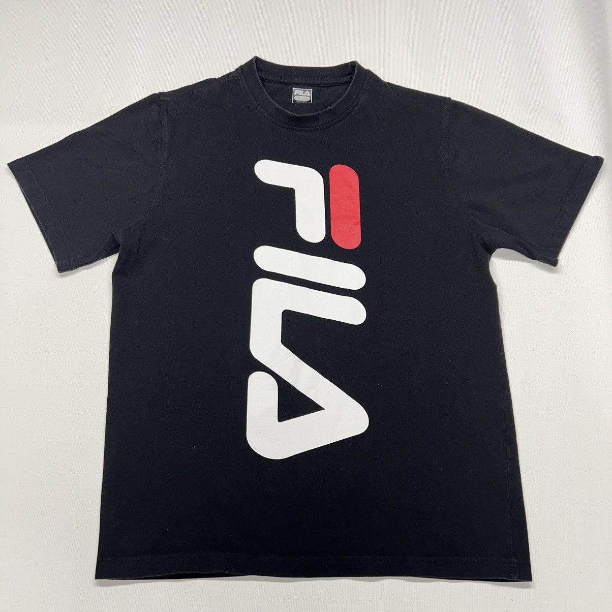 Fila Fila Logo Tee Shirt Black Graphic Print Vertical Athletic Size US M / EU 48-50 / 2 - 1 Thumbnail