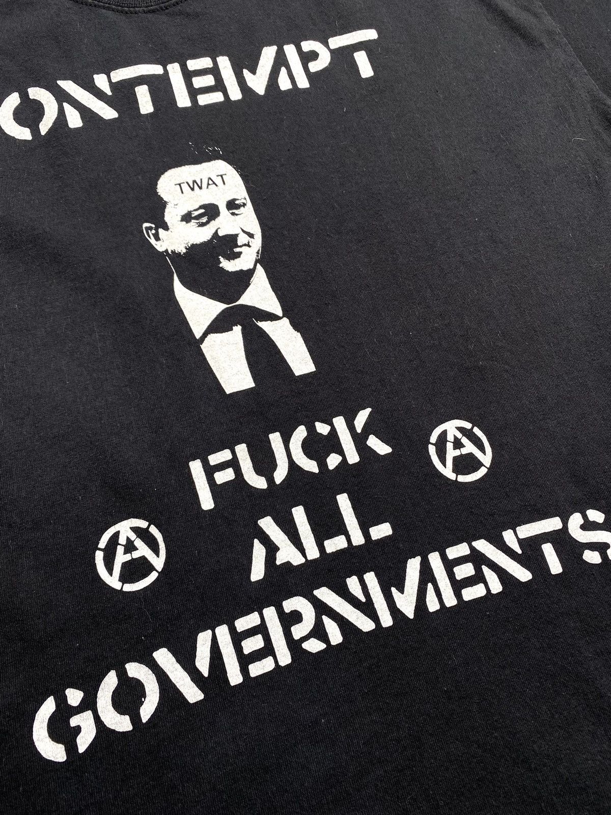Band Tees 💥 Vintage CONTEMPT FUCK ALL GOVERNMENTS Punk T Shirt Size US XL / EU 56 / 4 - 4 Thumbnail