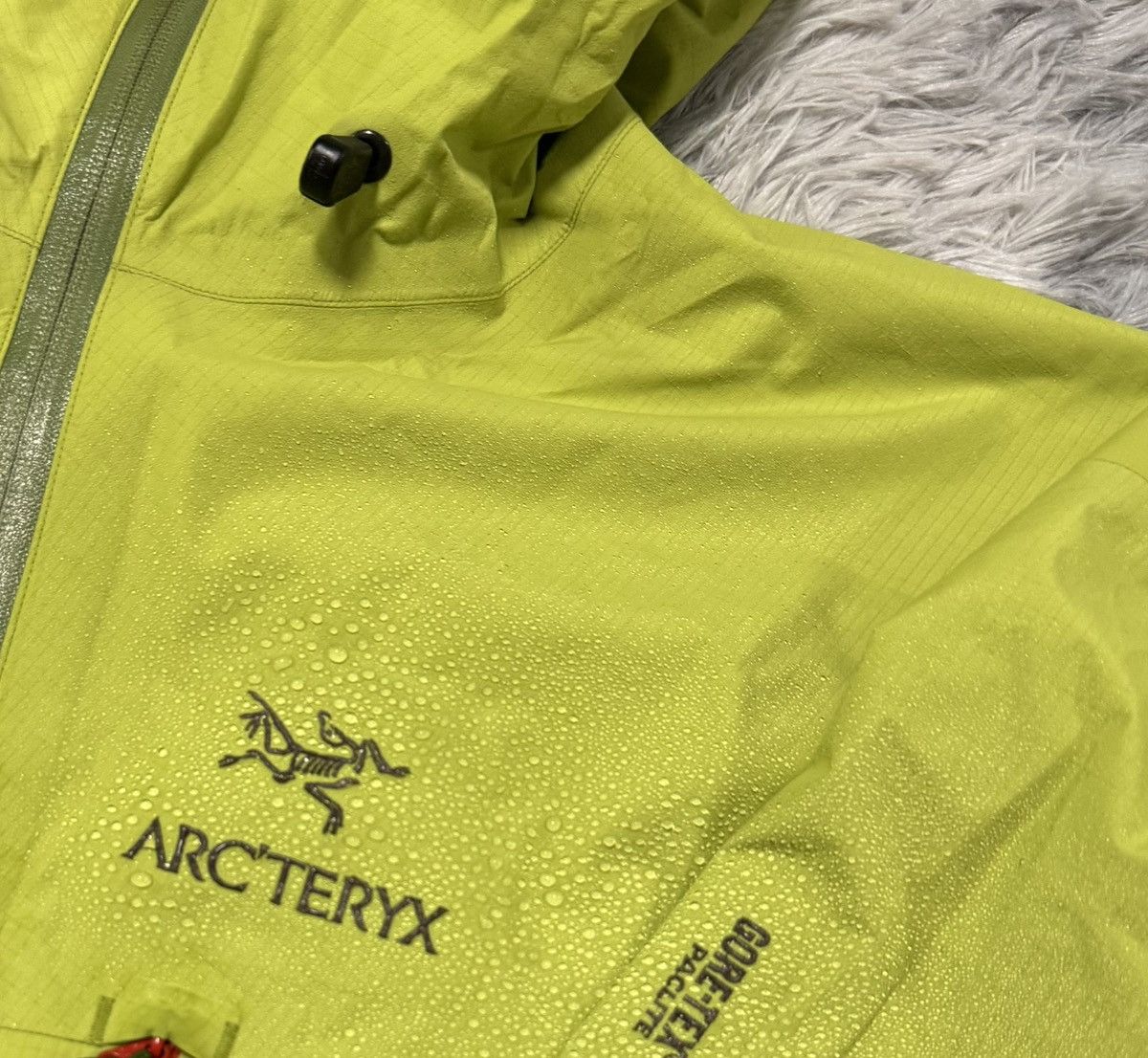 Arc'teryx Arc'teryx GORE-TEX Paclite Jacket Size XL Bright Citron/Lime Size US XL / EU 56 / 4 - 5 Thumbnail