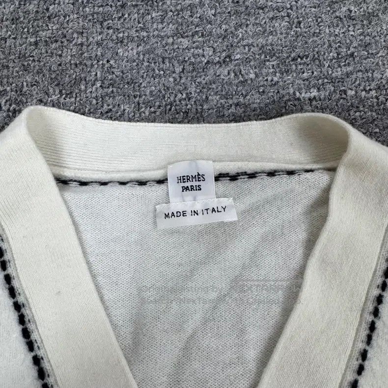 Hermes Hermes Pig nose metal button cashmere cardigan Size XS / US 0-2 / IT 36-38 - 5 Thumbnail