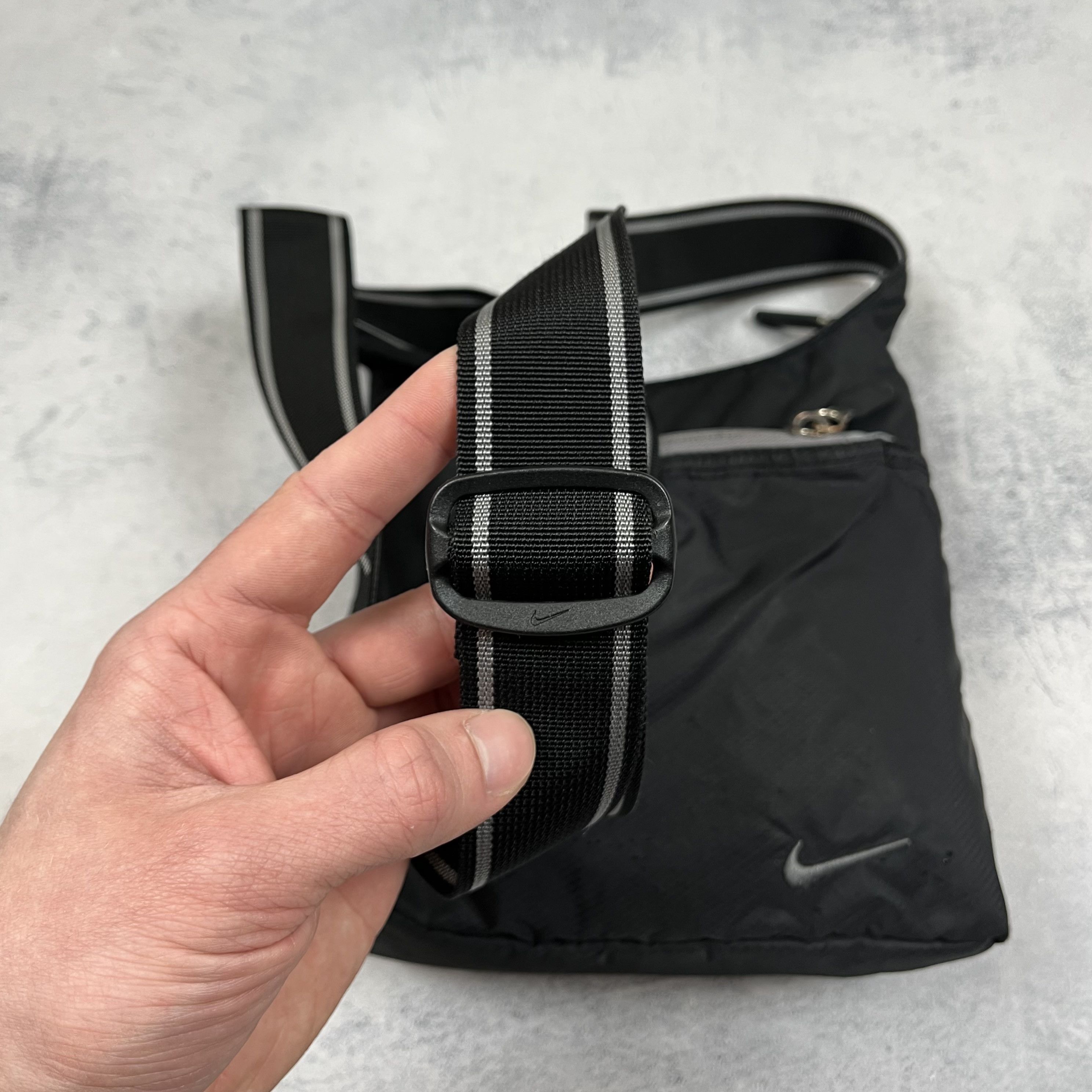 Nike Vintage Nike Y2K Swoosh Nylon Shoulder Bag 2000’s Size ONE SIZE - 5 Thumbnail
