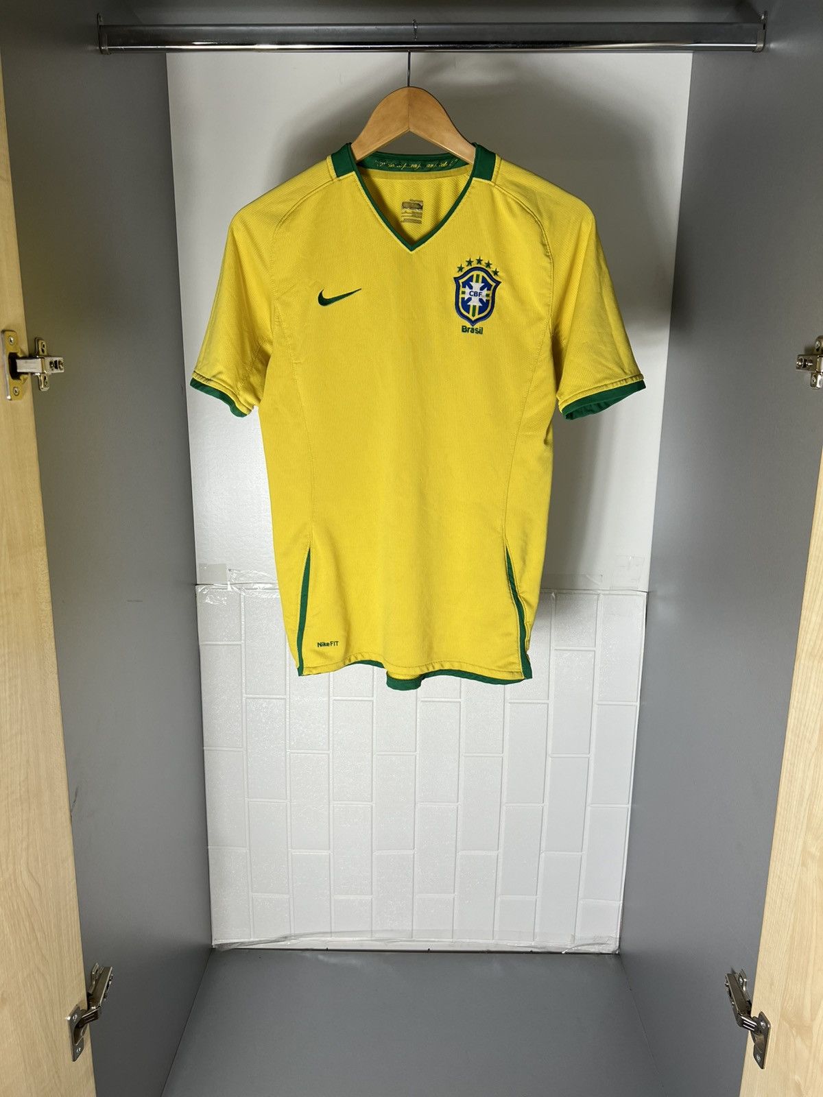 Nike VINTAGE NIKE BRAZIL RETRO SOCCER JERSEY BLOKECORE Y2K 90s Size US S / EU 44-46 / 1 - 1 Thumbnail