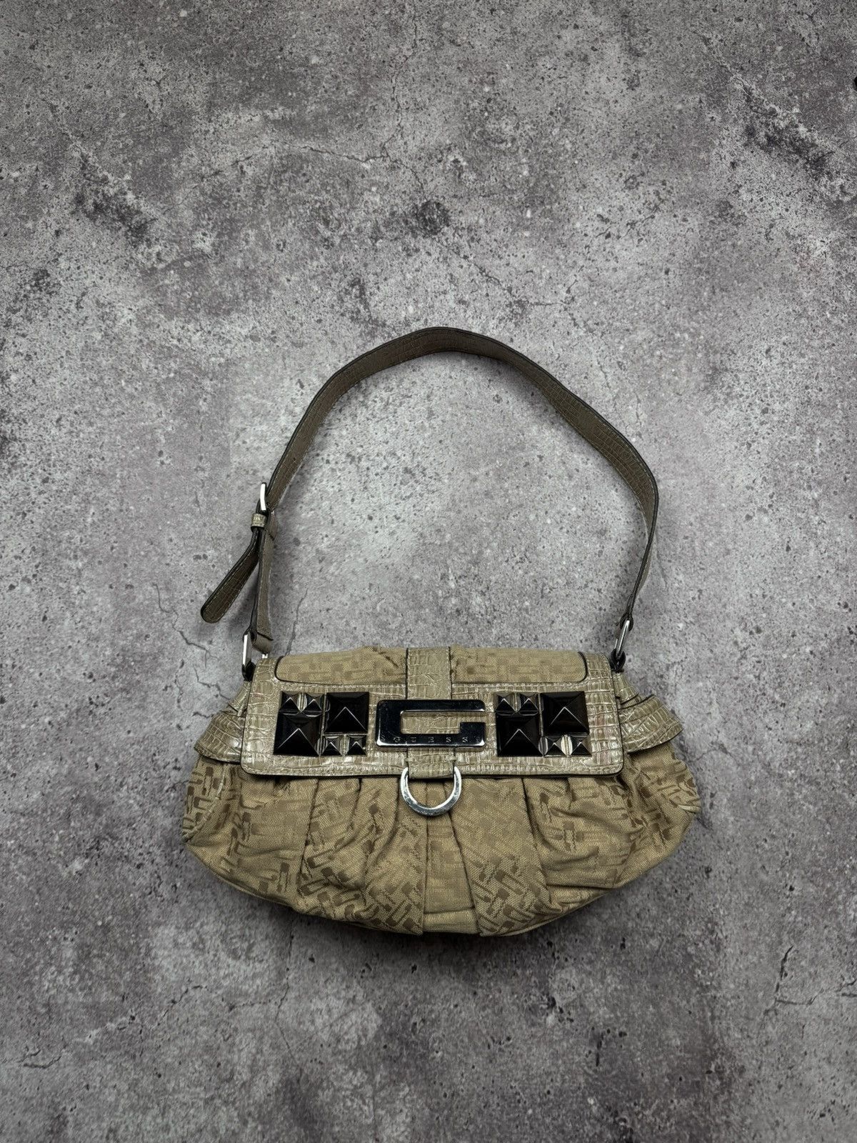 Guess Vintage Guess Monogram Y2K Leather Shoulder/Hand 00’s Bag Size ONE SIZE - 1 Thumbnail