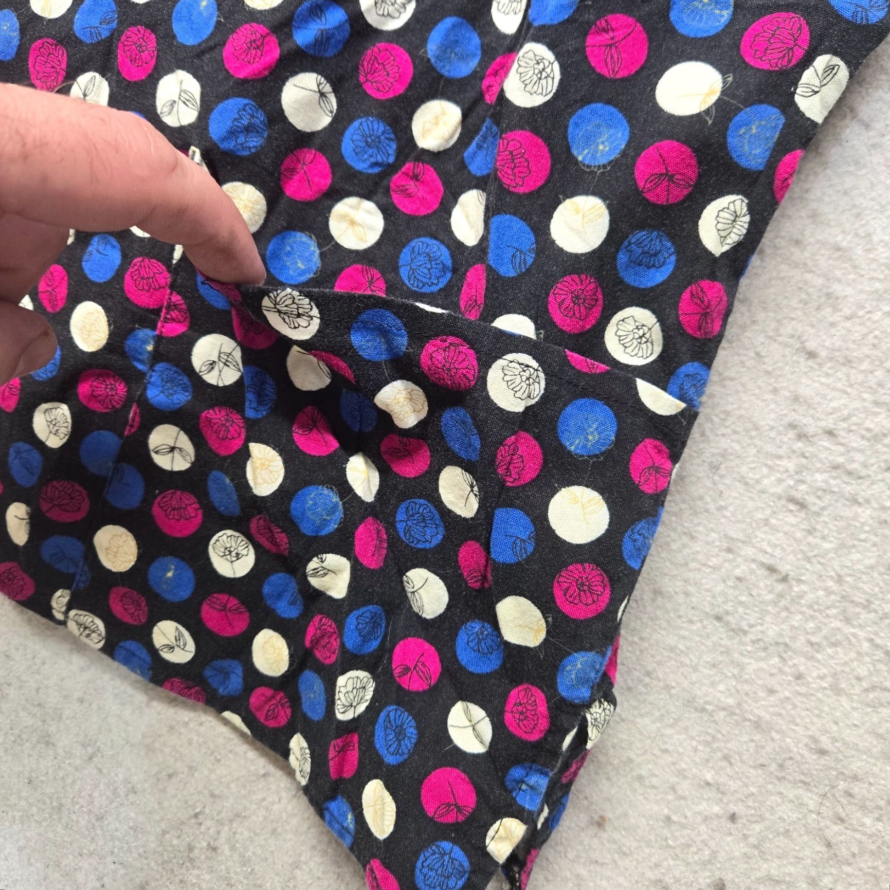 Cherokee Cherokee Workwear Women's V-Neck Scrub Top Circles & Flowers Short Sleeve Medium Size M / US 6-8 / IT 42-44 - 5 Thumbnail