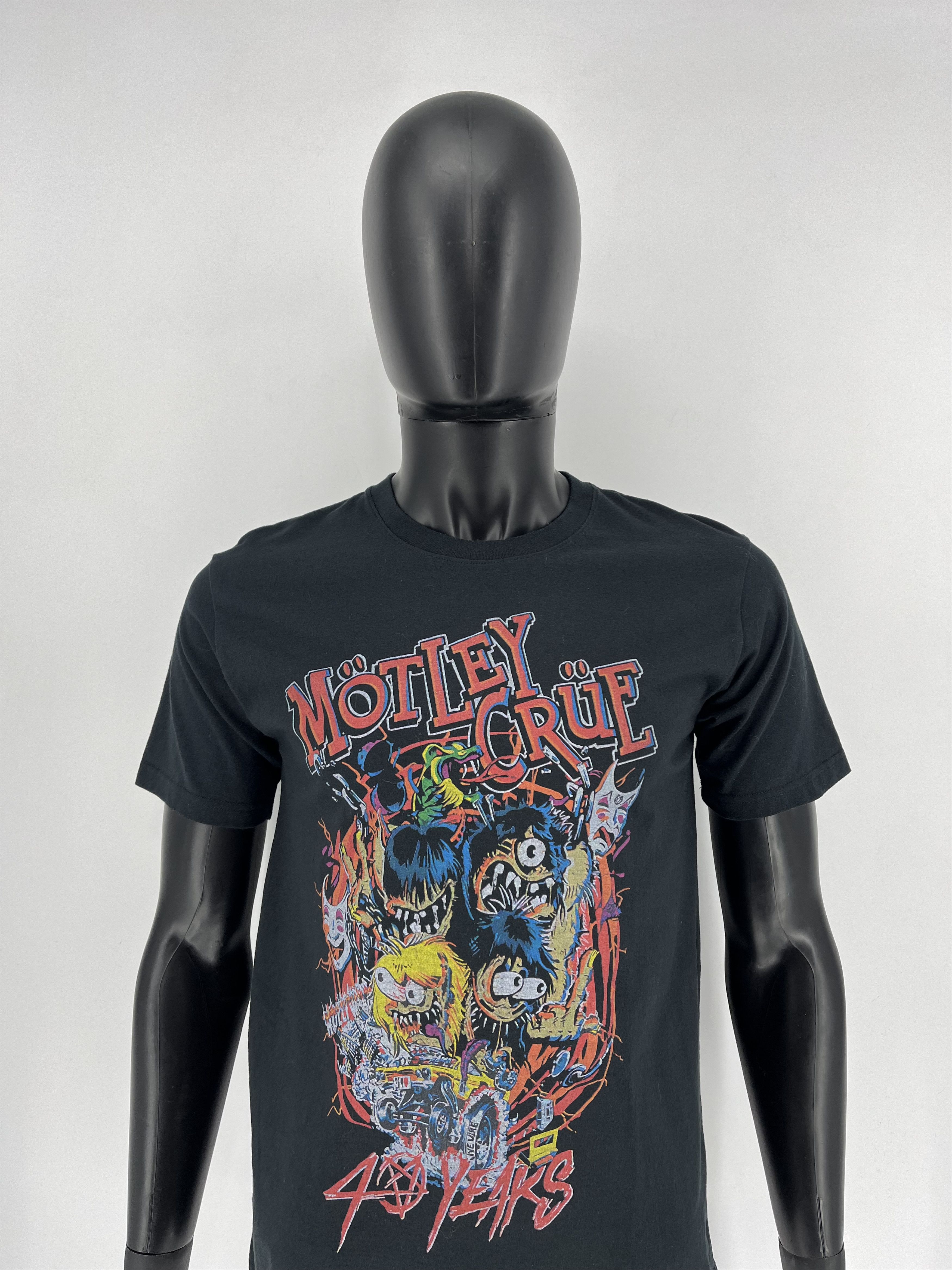 Band Tees Vintage Y2K Motley Crue Tour Tee Band Rock T Shirt Size US M / EU 48-50 / 2 - 1 Thumbnail