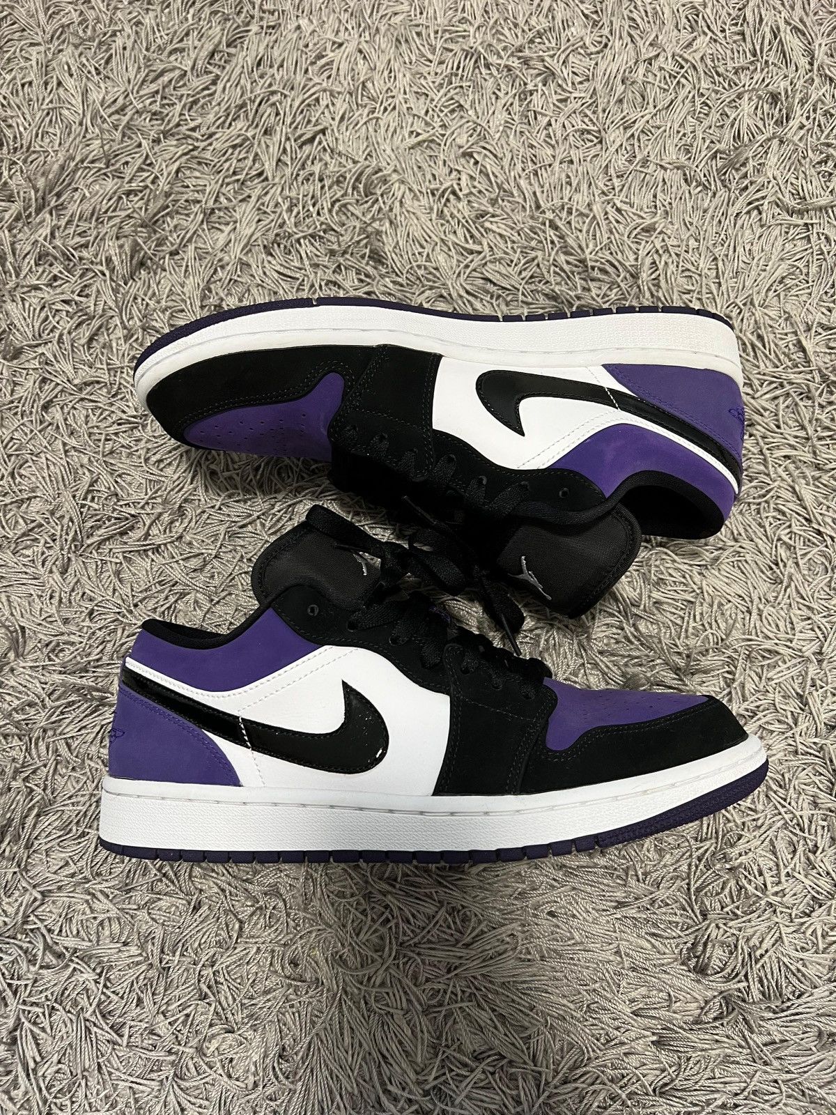 Nike Jordan 1 Low Court Purple Size US 9 / EU 42 - 1 Thumbnail