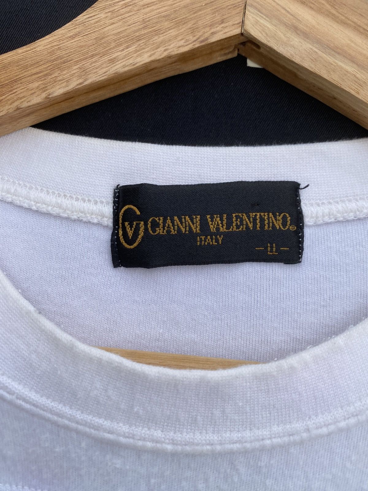 Gianni Valentino Rare Vintage Gianni Valentino Spellout Tshirt Size US L / EU 52-54 / 3 - 7 Thumbnail