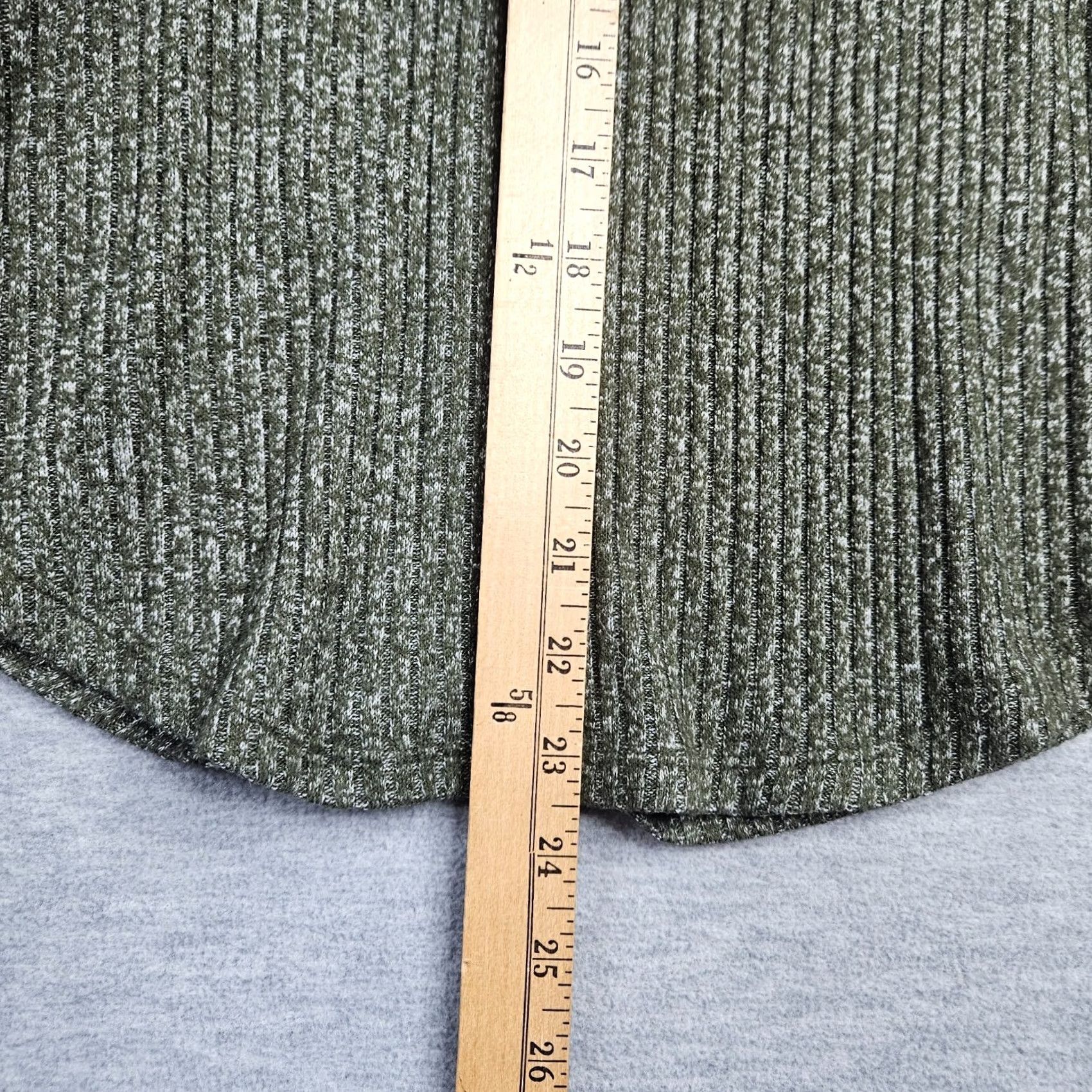 American Eagle Outfitters American Eagle Outfitters Top Shirt Womens S Green V-Neck Knit Pullover Regular All Seasons Size S / US 4 / IT 40 - 4 Thumbnail