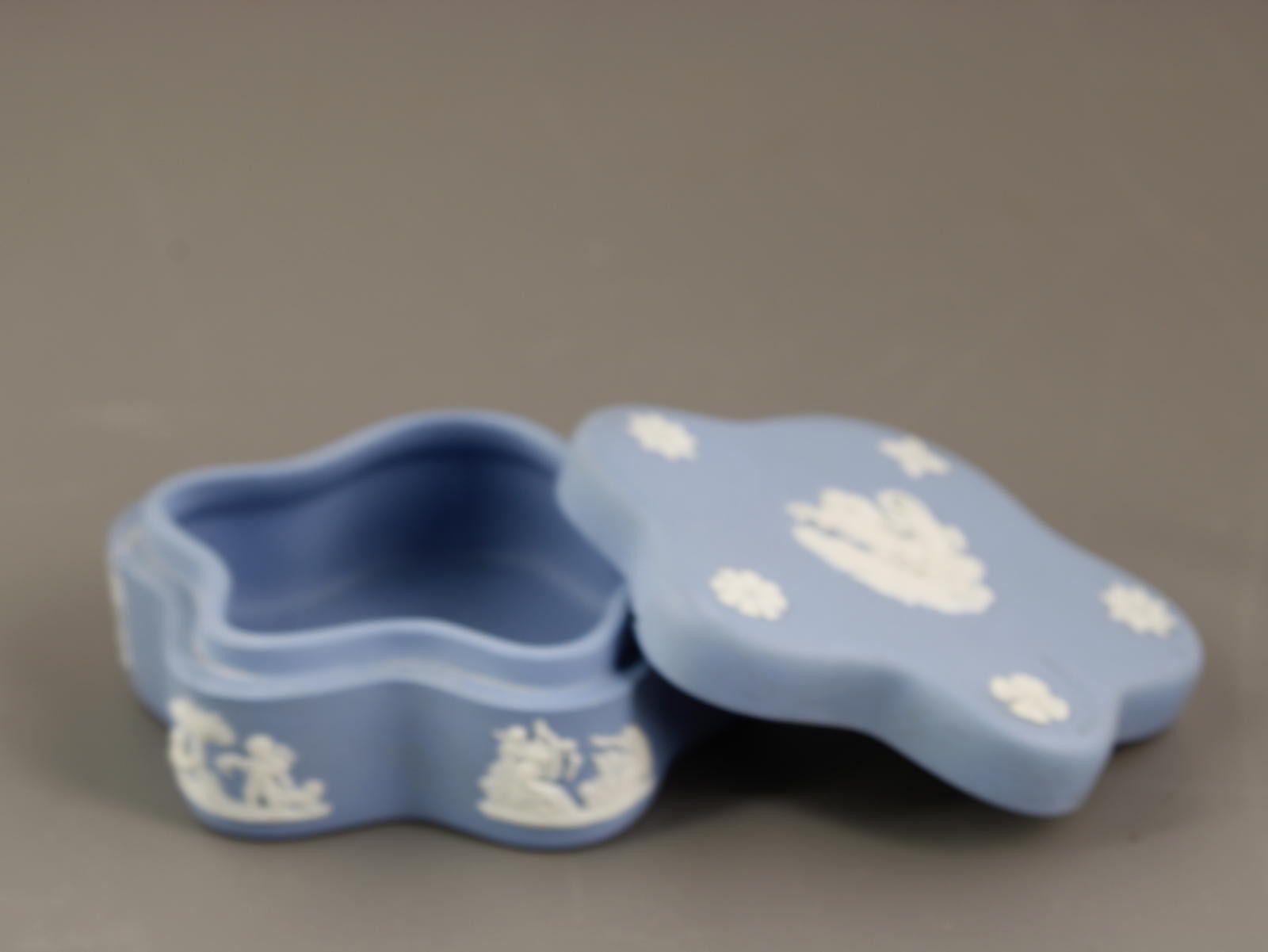 Other Vintage Wedgwood Jasper Ware Blue White Ceramic Trinket Box Size ONE SIZE - 2 Thumbnail