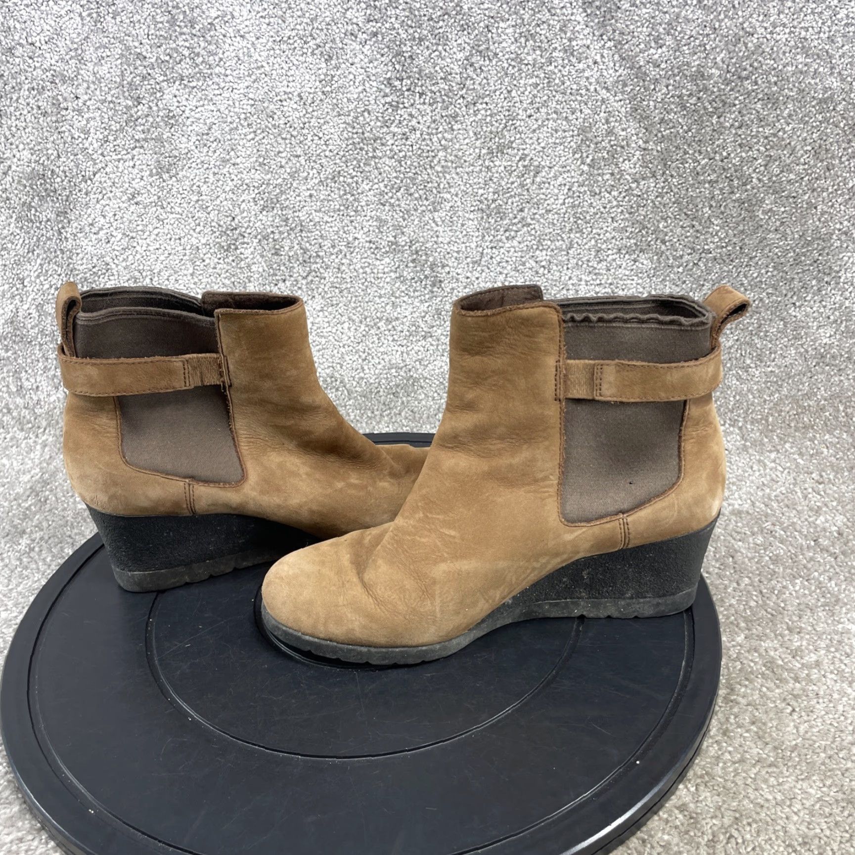 Ugg VINTAGE UGG Boots Women Size 8 Brown Leather Wedge Heel Waterproof Bootie Casual Fall Winter Size US 8 / IT 38 - 7 Thumbnail
