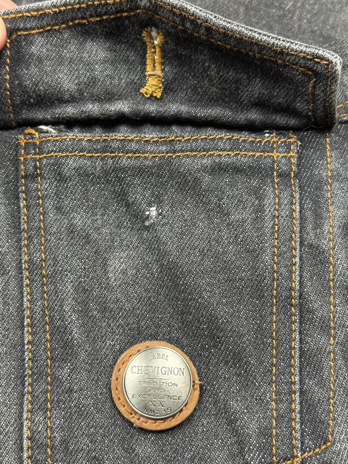 Chevignon Chevignon Vintage Outdoor Goose Down Jacket Rare jeans front Size US L / EU 52-54 / 3 - 9 Thumbnail