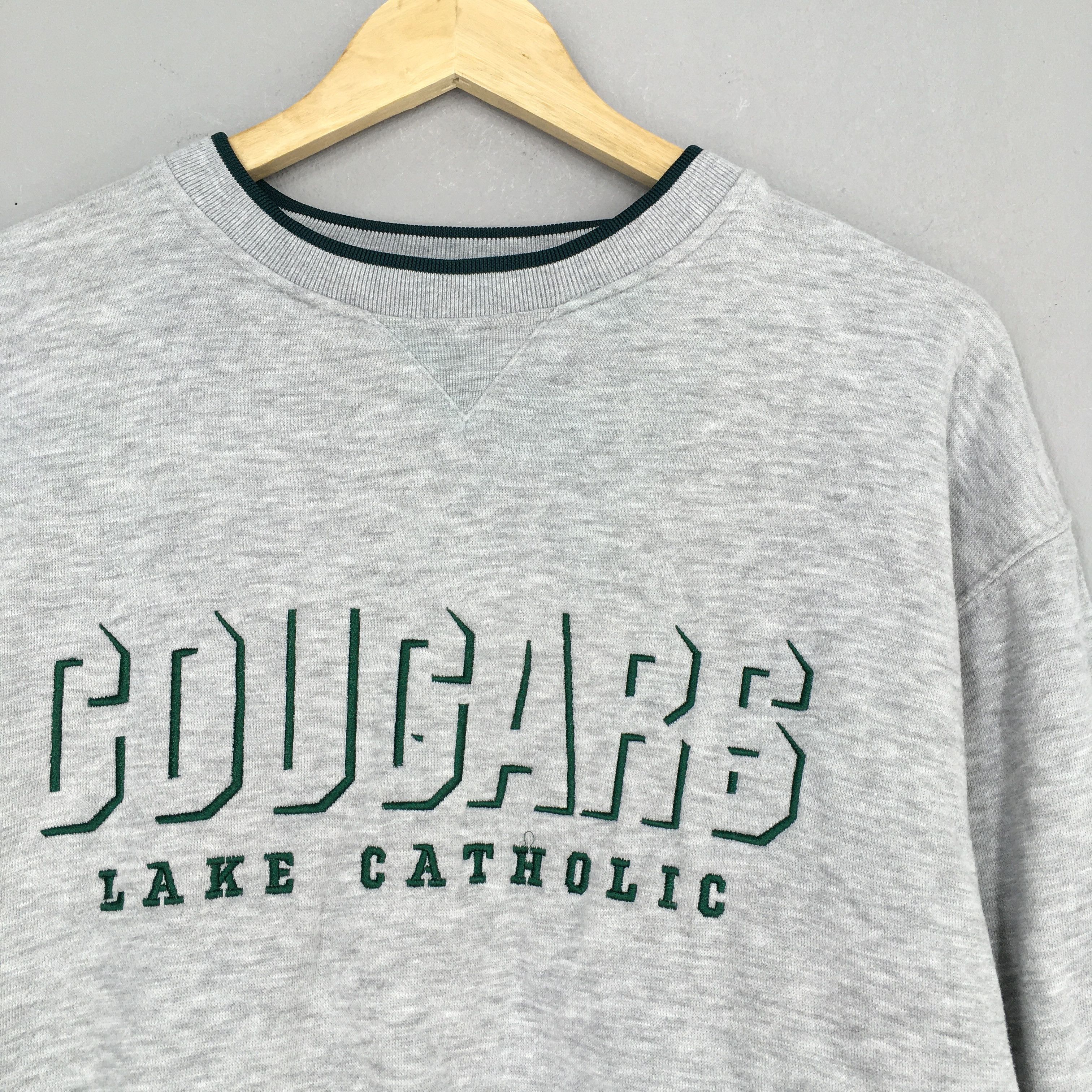Vintage Vintage Lake Catholic Cougars Sweatshirt Medium Size US M / EU 48-50 / 2 - 2 Thumbnail