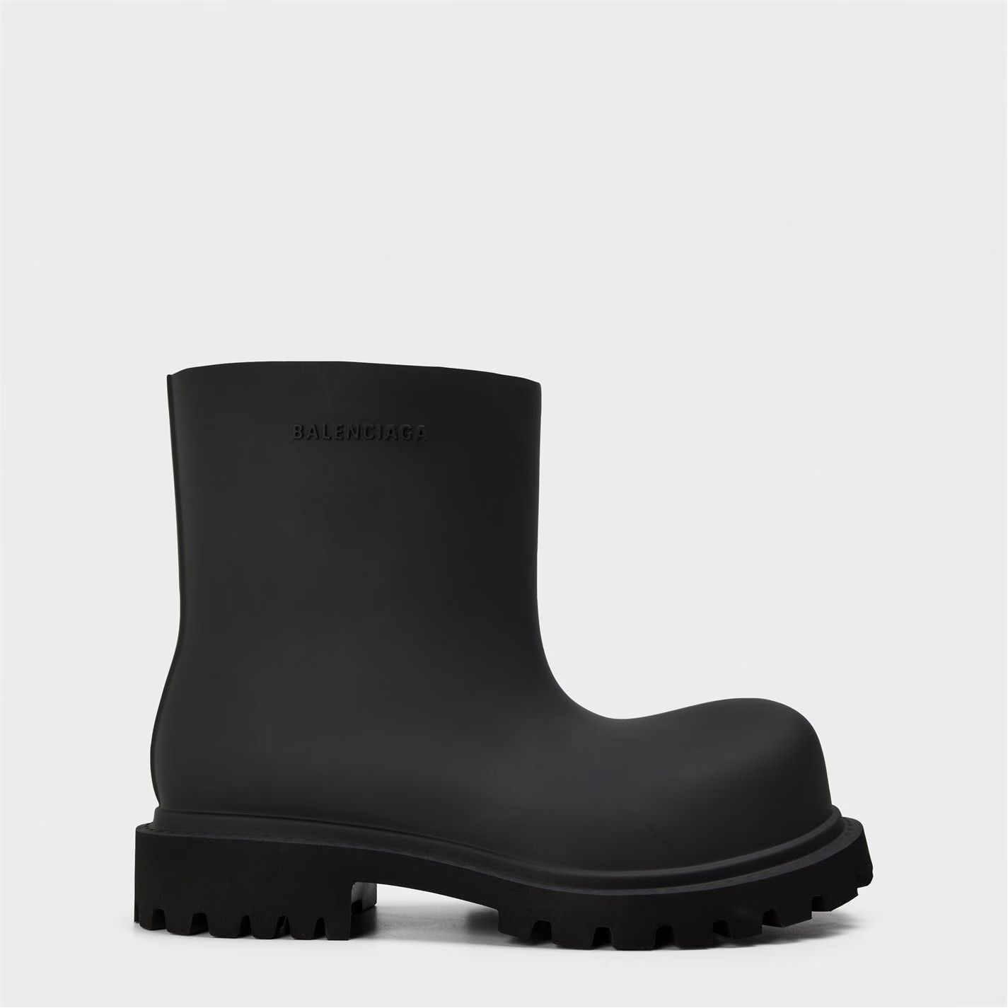 o1g2r1mq0226 Minimalist Flat Ankle Boots In Black