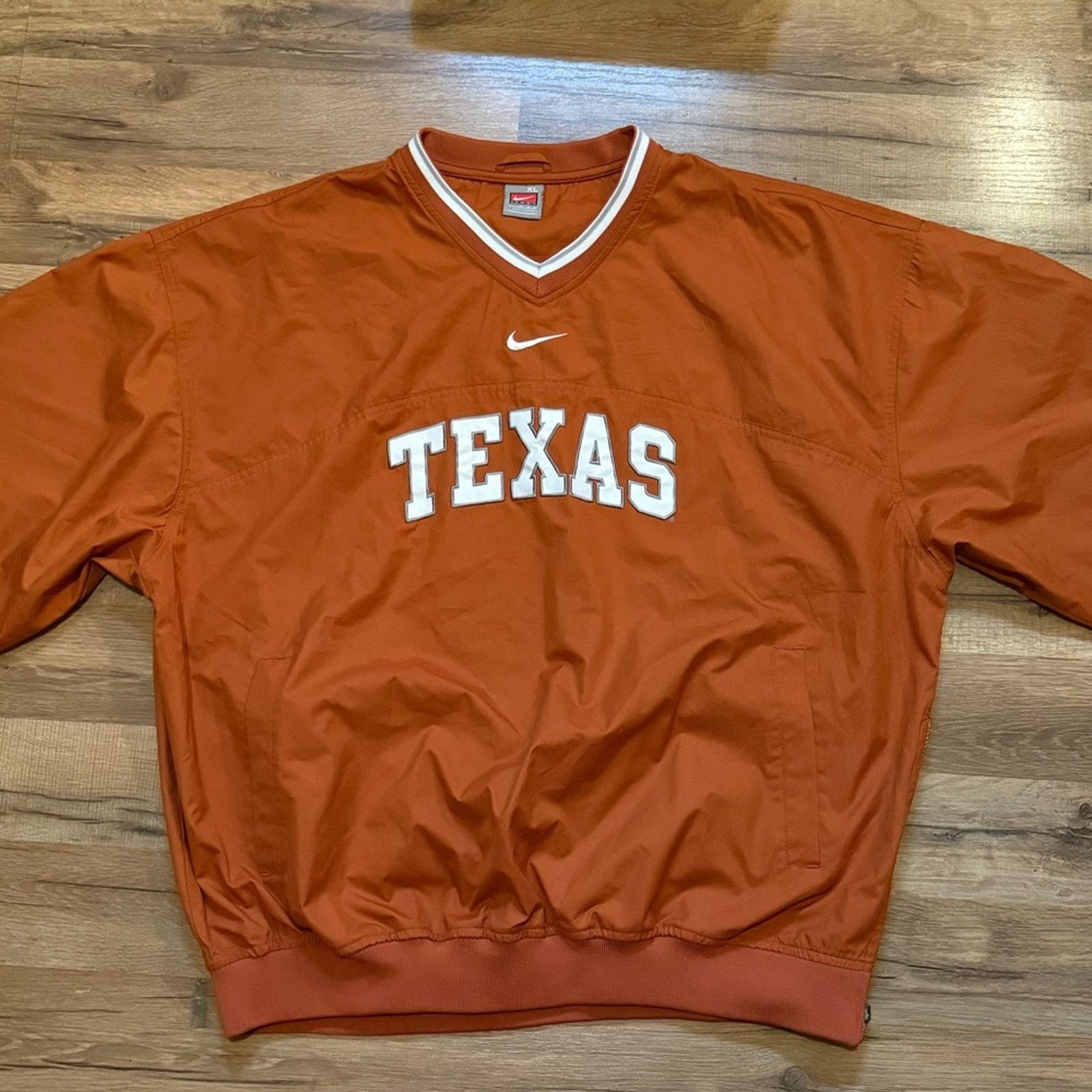 Nike Y2K Nike Team Texas Center Swoosh Windbreaker Crewneck Size US L / EU 52-54 / 3 - 2 Thumbnail