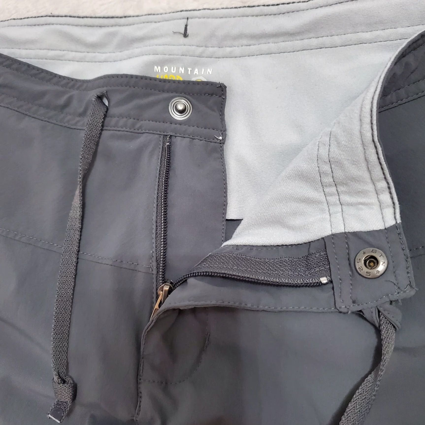 Mountain Hardwear VINTAGE Mountain Hardwear Pants Women 12 Short Gray Yuma Cargo Nylon Stretch Outdoor Size 34" / US 12 / IT 48 - 4 Thumbnail