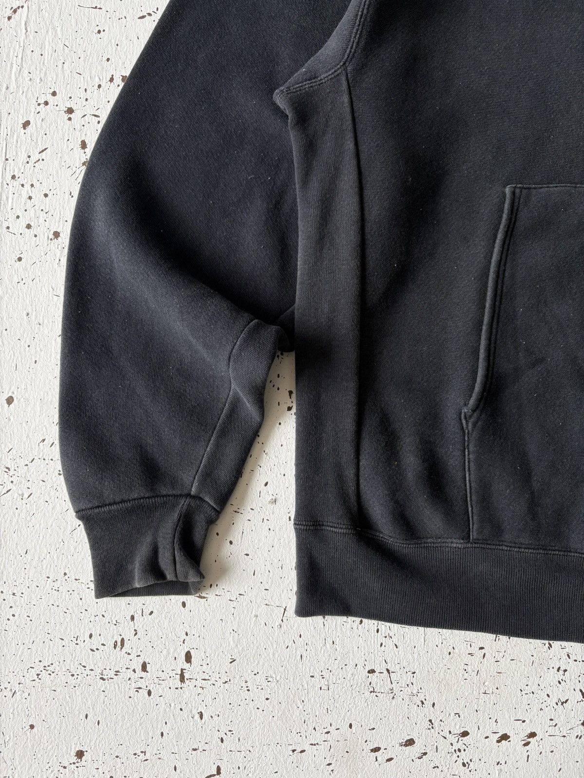 Carhartt Vintage Sunfaded Carhartt Embroidered Hoodies Sweatshirt Size US L / EU 52-54 / 3 - 11 Thumbnail