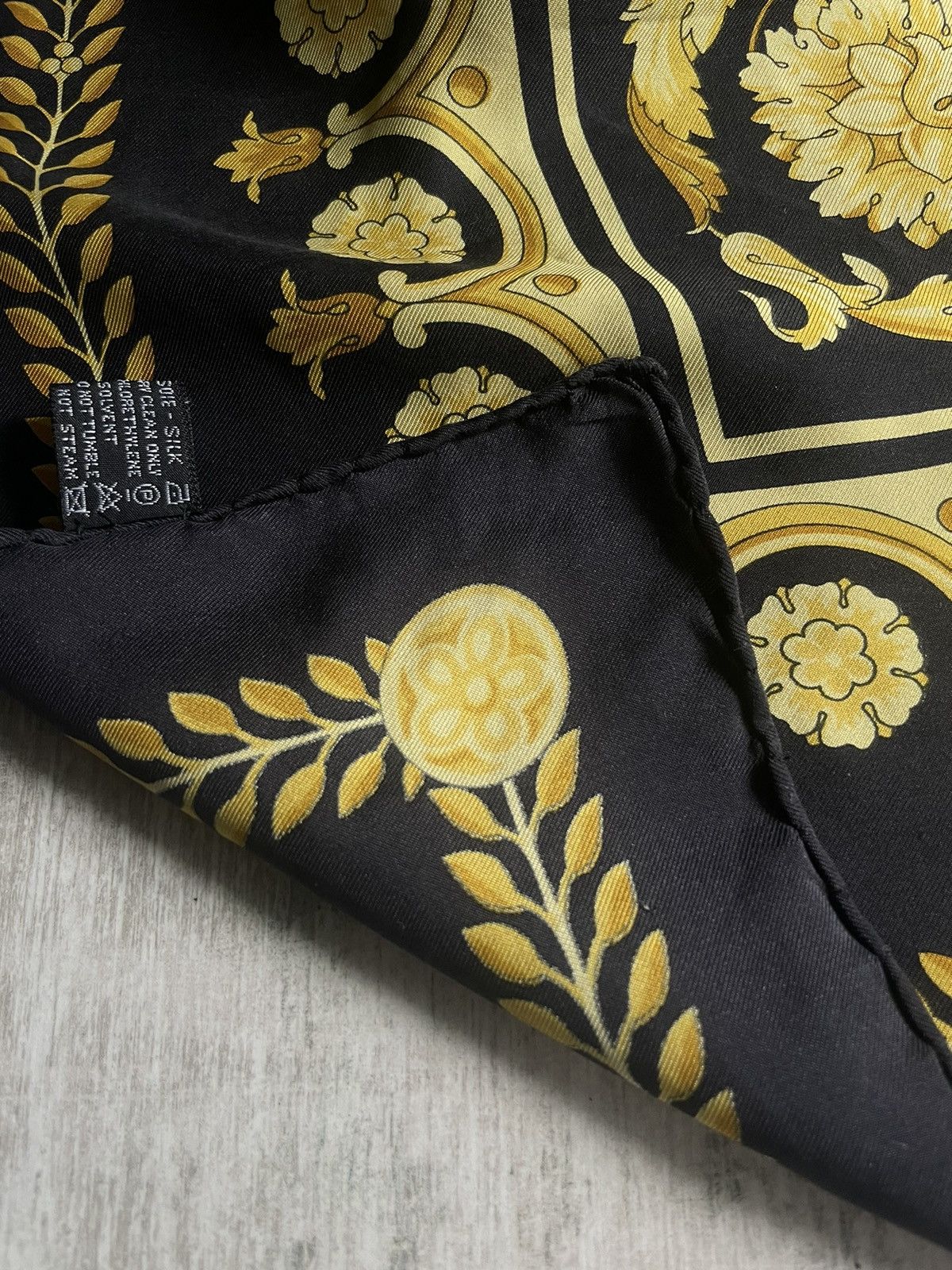 Versace Versace Barocco Silk Scarf Foulard Size ONE SIZE - 10 Thumbnail