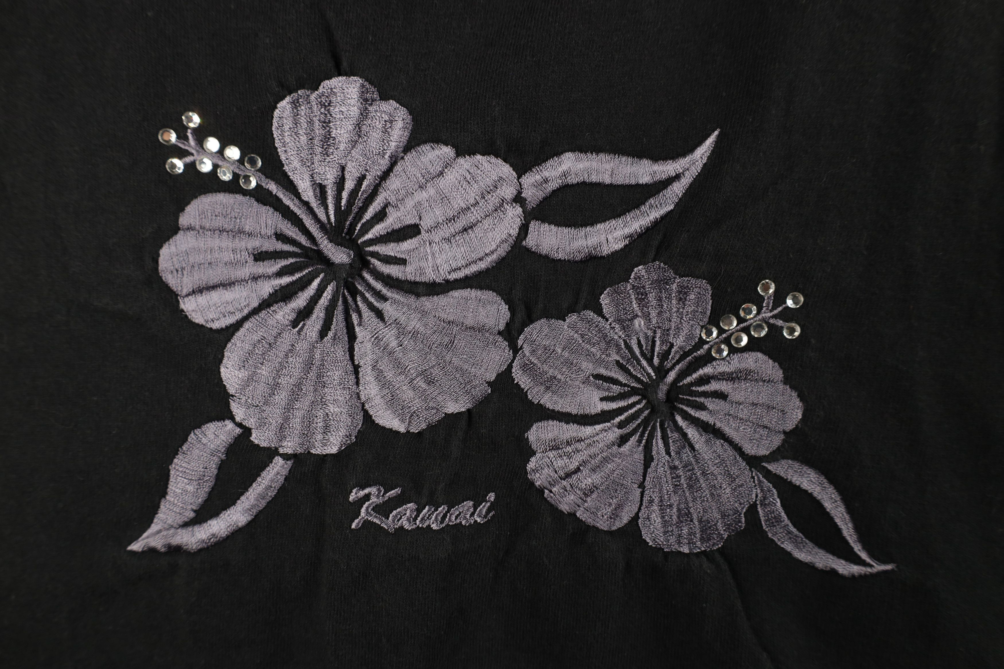 Vintage Vintage 90s Streetwear Spell Out Kauai Hawaii Flower T-Shirt Size L / US 10 / IT 46 - 4 Thumbnail