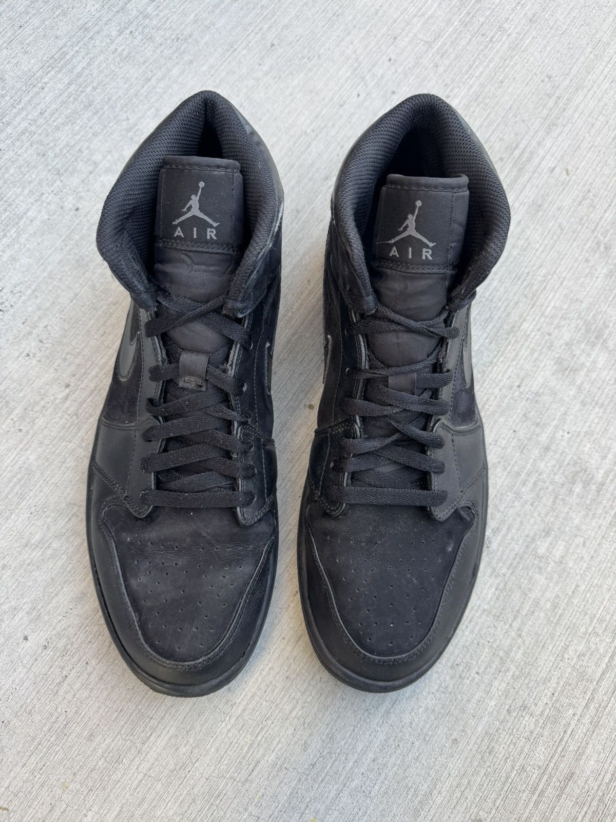 Jordan Brand JORDAN 1 MID TRIPLE BLACK 2018 SIZE 12 Size US 12 / EU 45 - 3 Thumbnail