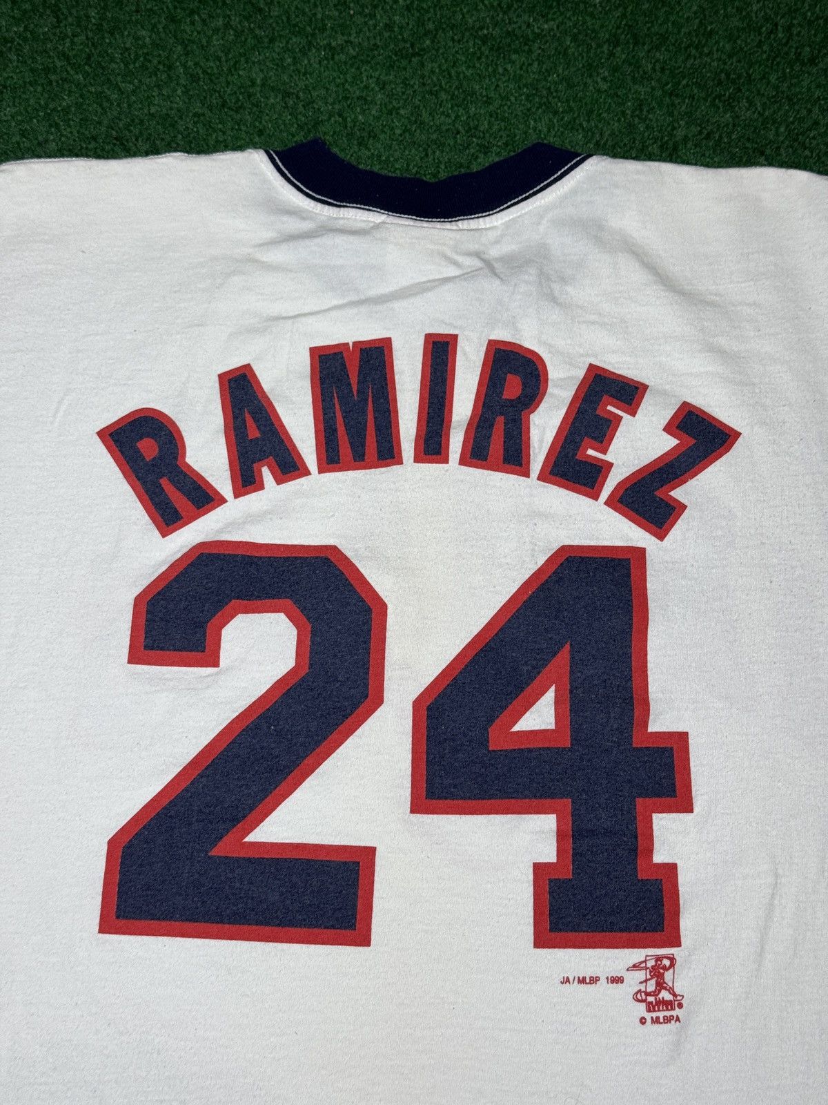Vintage Cleveland Indians Manny Ramirez #24 XL 90s XL MLB T Shirt Size US XL / EU 56 / 4 - 4 Thumbnail