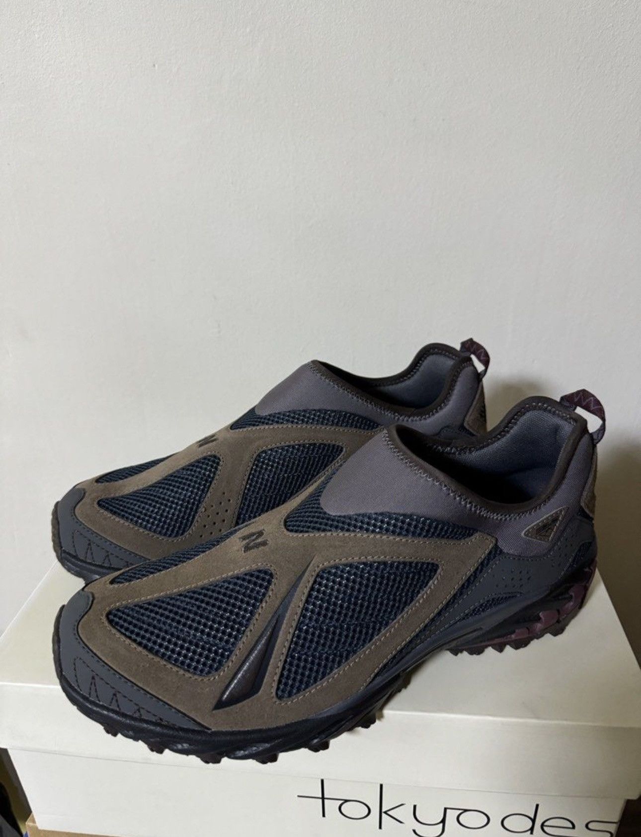 New Balance New Balance Tokyo Design Studio 610 Slip-On Brown Black Size US 9 / EU 42 - 1 Thumbnail