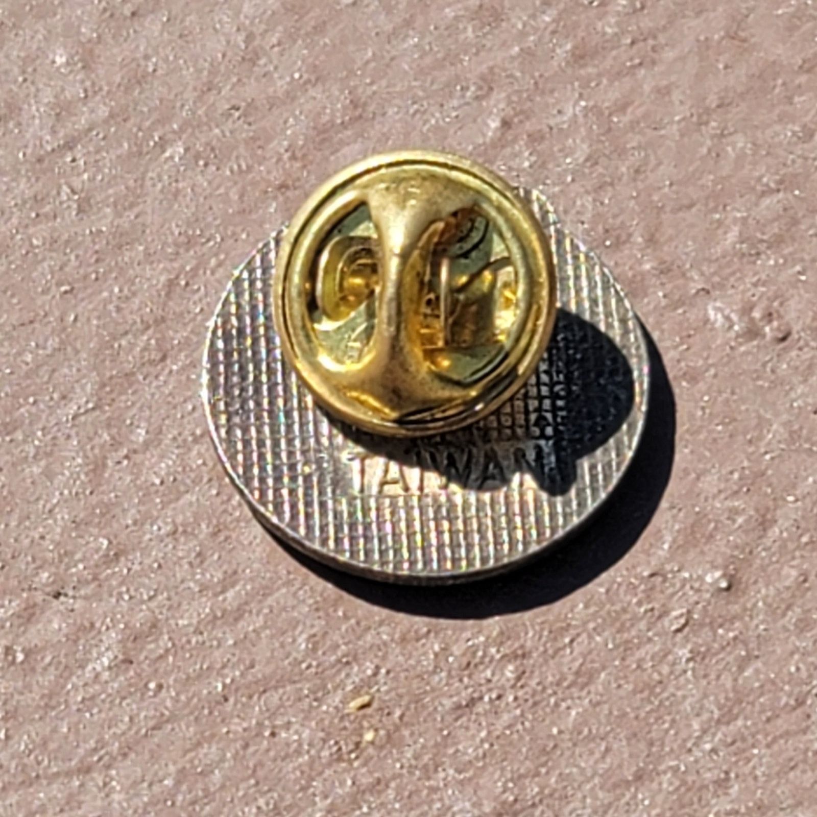 NASA Vtg NASA STS-8 Challenger Space Shuttle Lapel Pin Size ONE SIZE - 3 Thumbnail