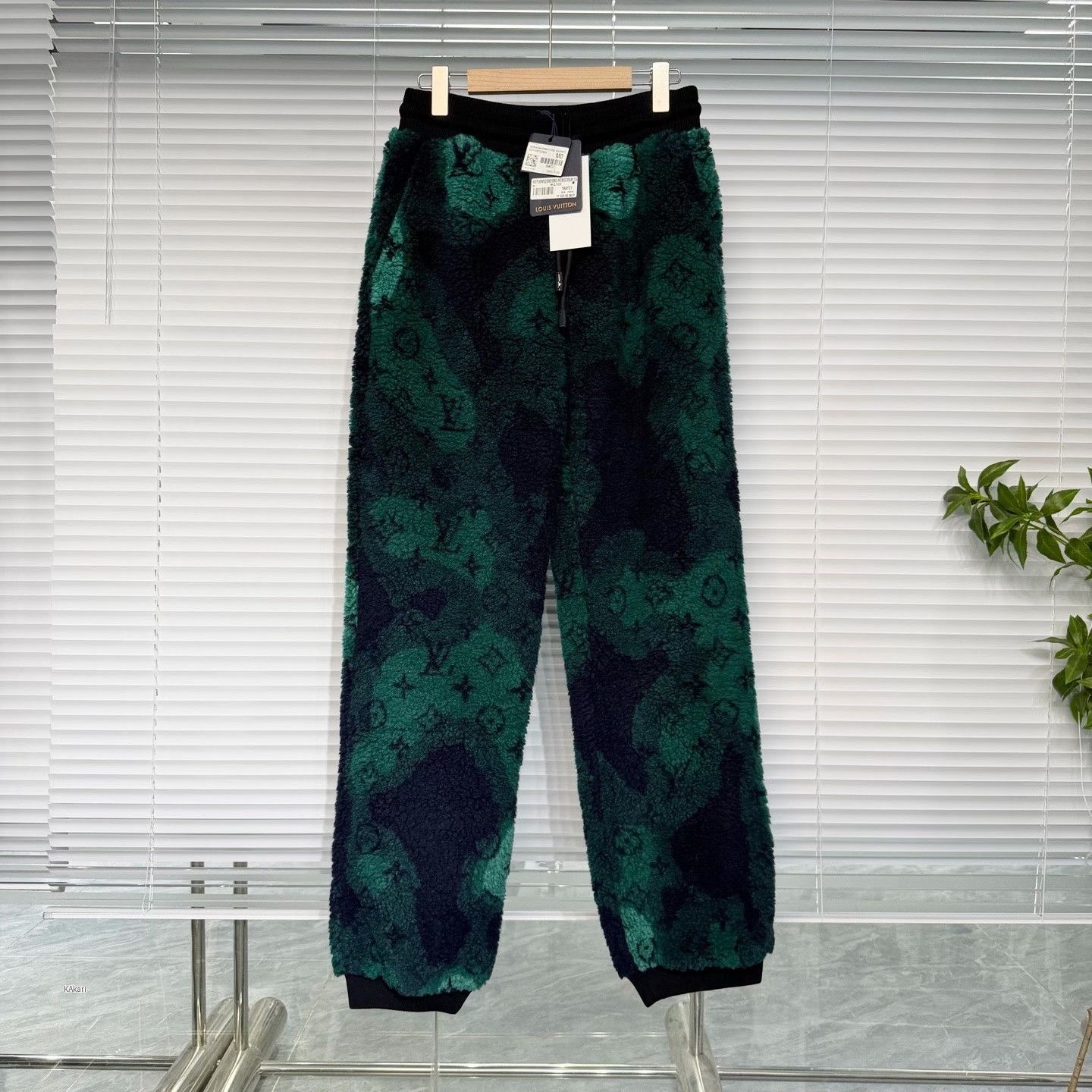 Louis Vuitton Louis Vuitton Green Casual Sweatpants Size US 30 / EU 46 - 1 Thumbnail