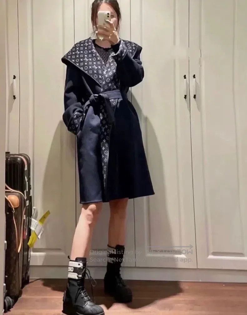 Louis Vuitton Louis Vuitton Navy logo print hooded lace-up waist woolen Size XS / US 0-2 / IT 36-38 - 7 Thumbnail
