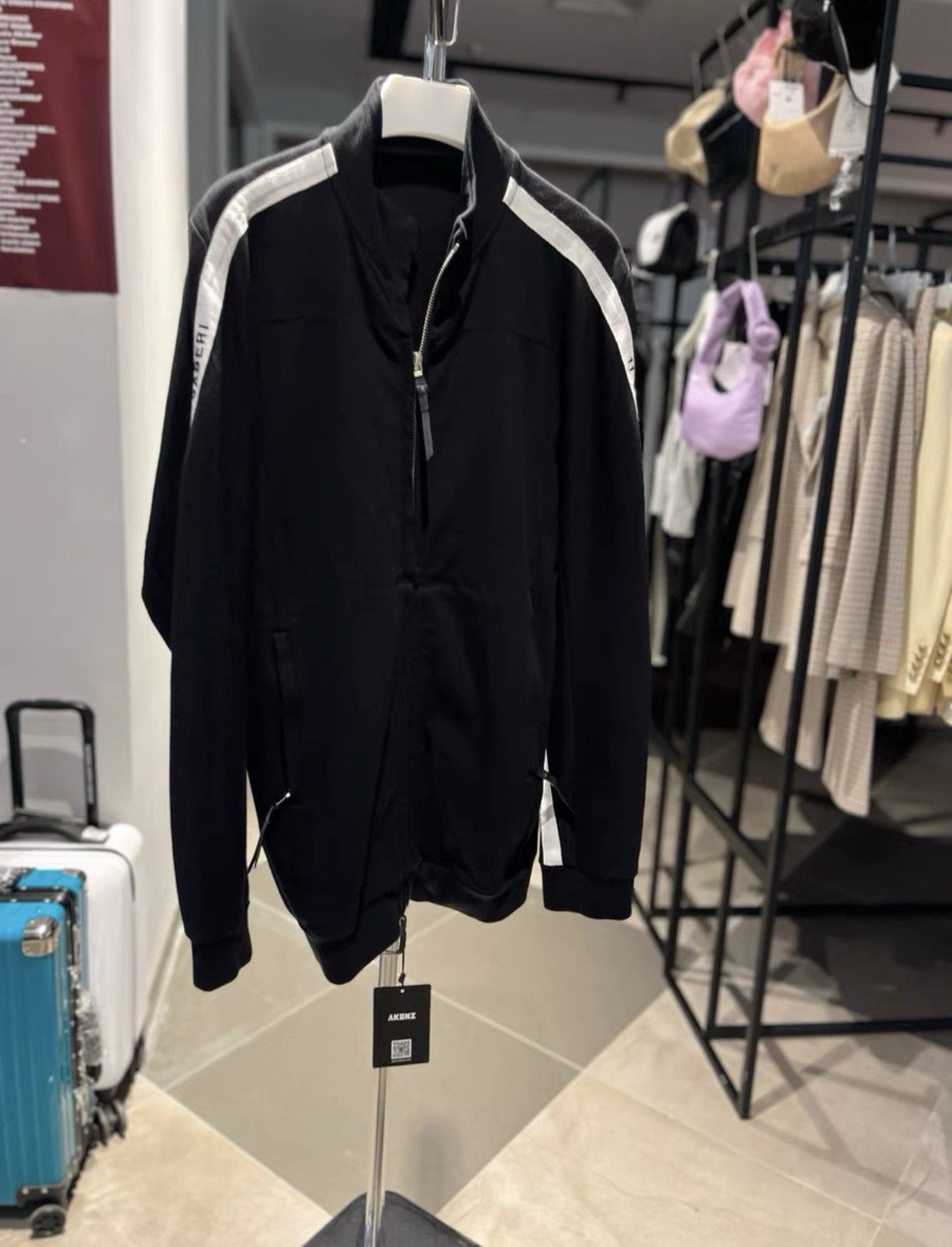 11 By Boris Bidjan Saberi 11 BY BORIS BIDJAN SABERI Black Sports Jacket Size US M / EU 48-50 / 2 - 1 Thumbnail