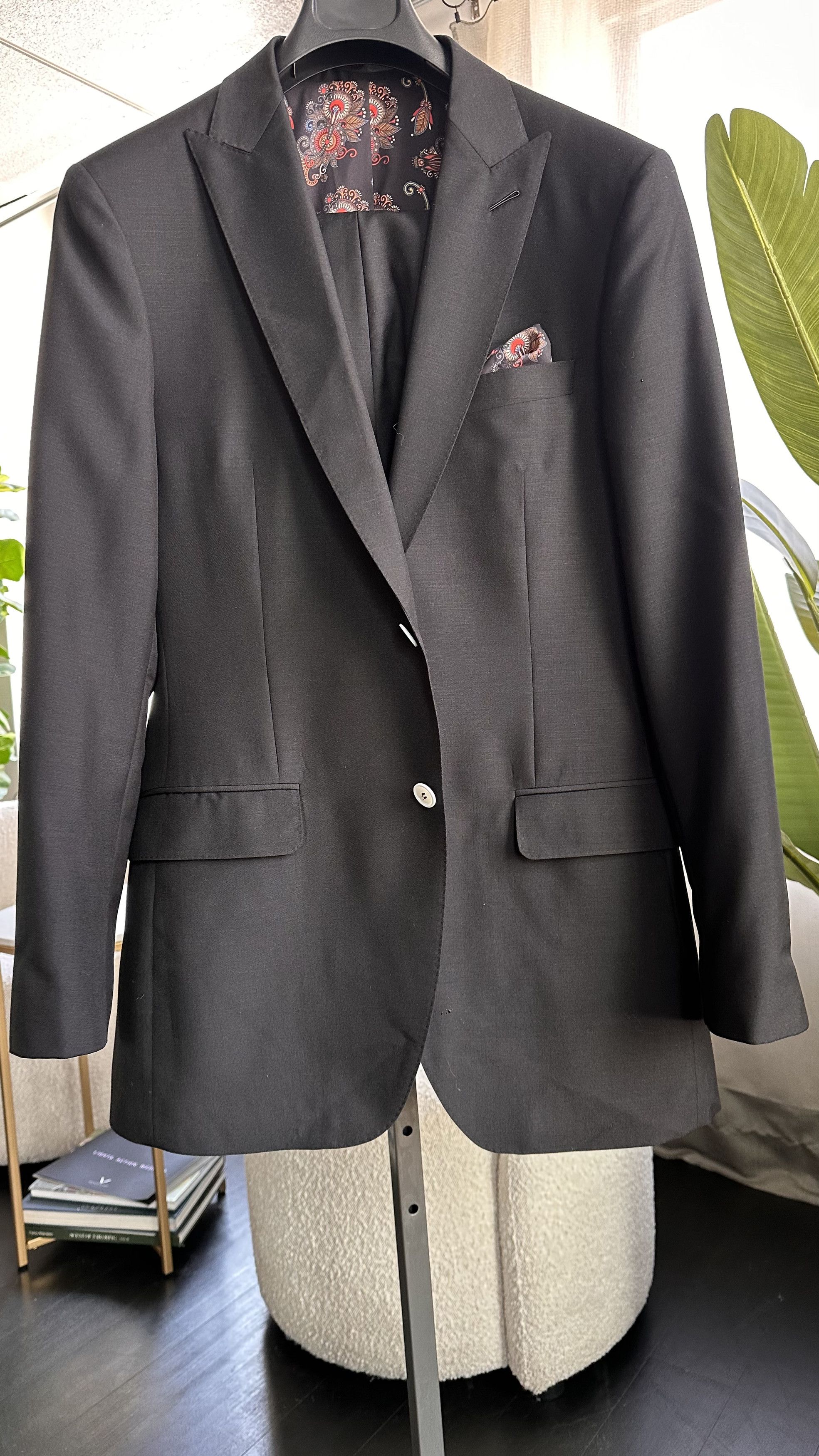Other Men's suit Size 48L - 8 Thumbnail