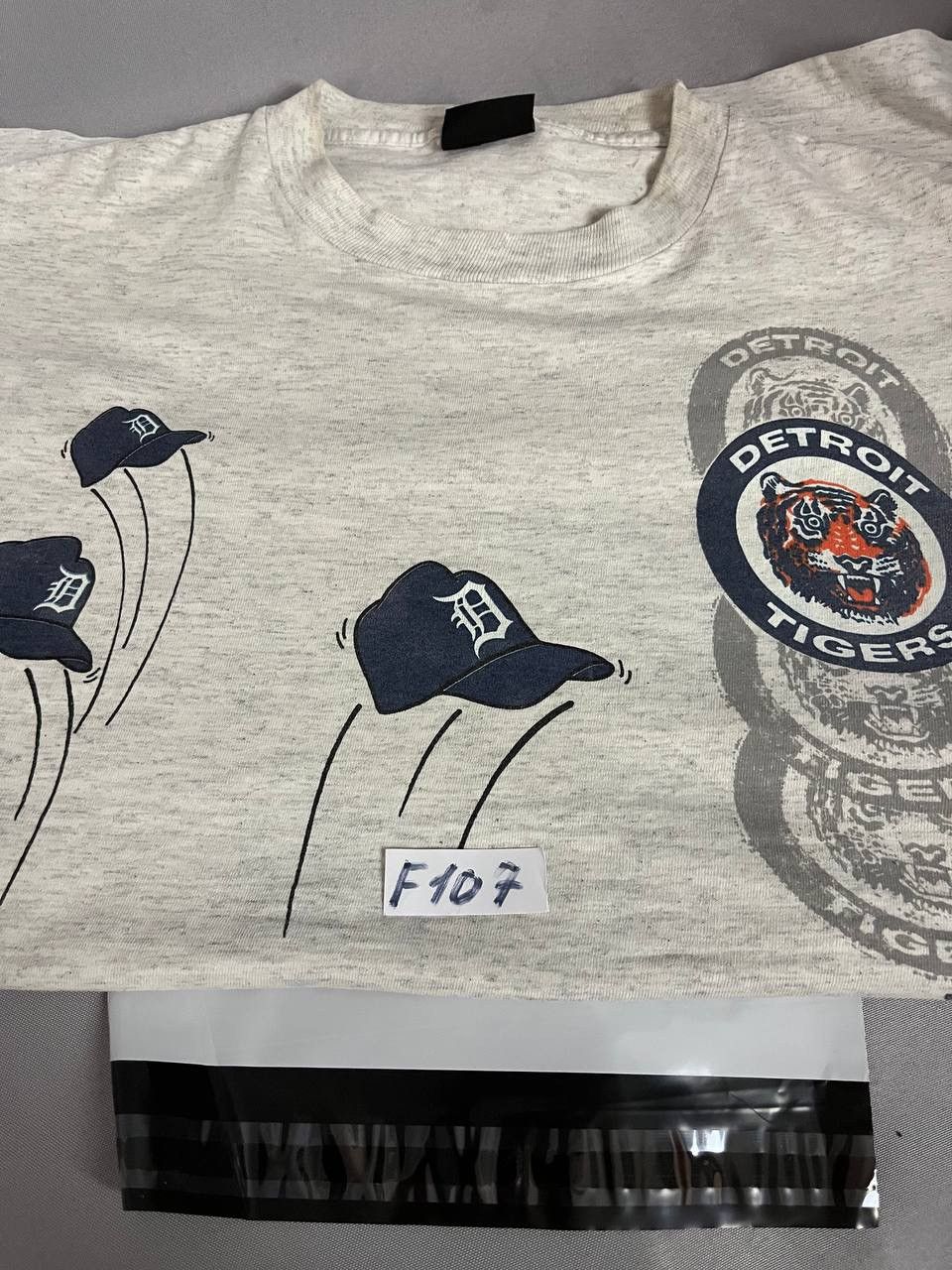 MLB MLB Detroit Tigers Tee T Shirt Vintage Warner Bros Size US L / EU 52-54 / 3 - 12 Thumbnail