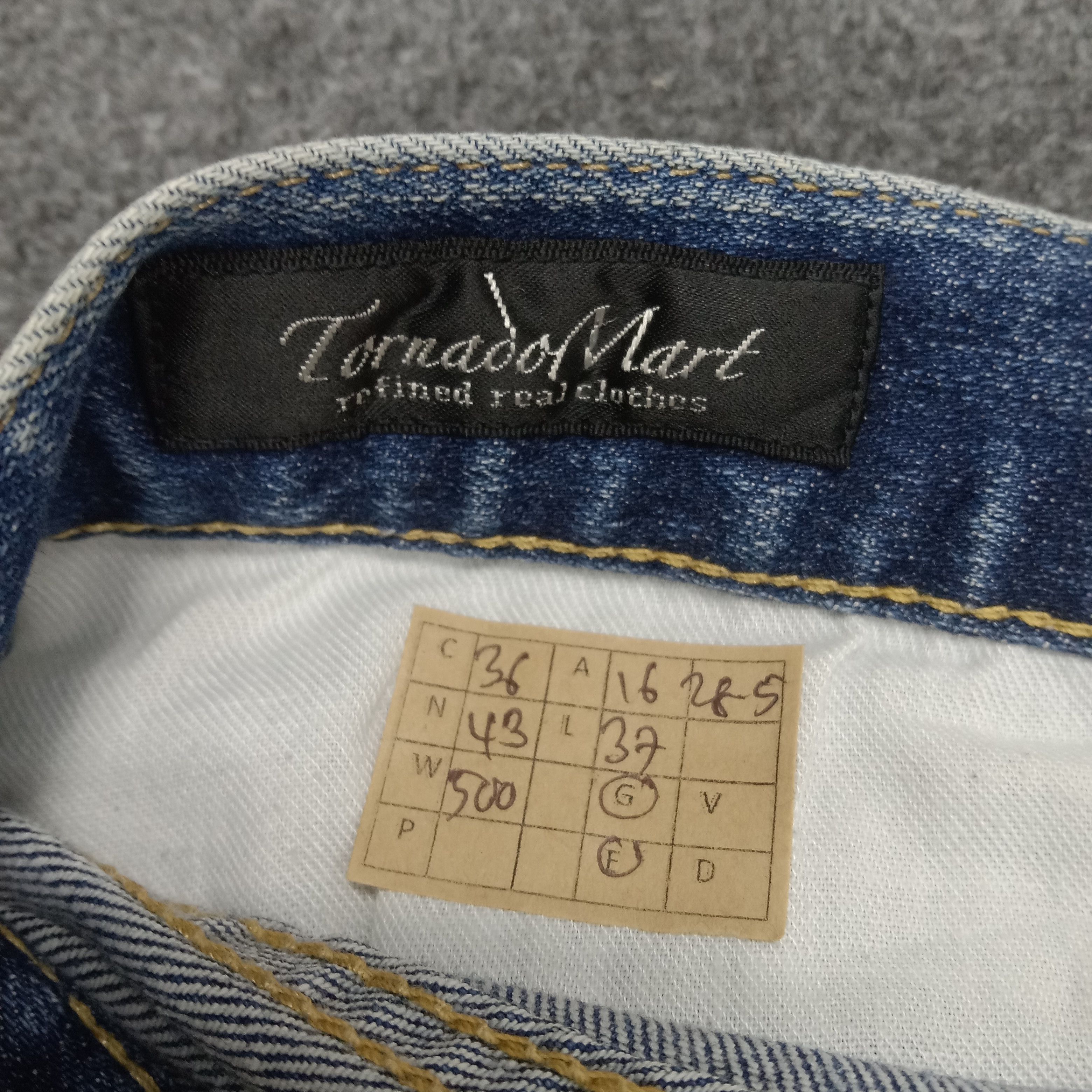 Le Grande Bleu (L.G.B.) × Tornado Mart × Vintage Tornado Mart Japanese Brand Fading Art Denim Jeans Size US 32 / EU 48 - 13 Thumbnail