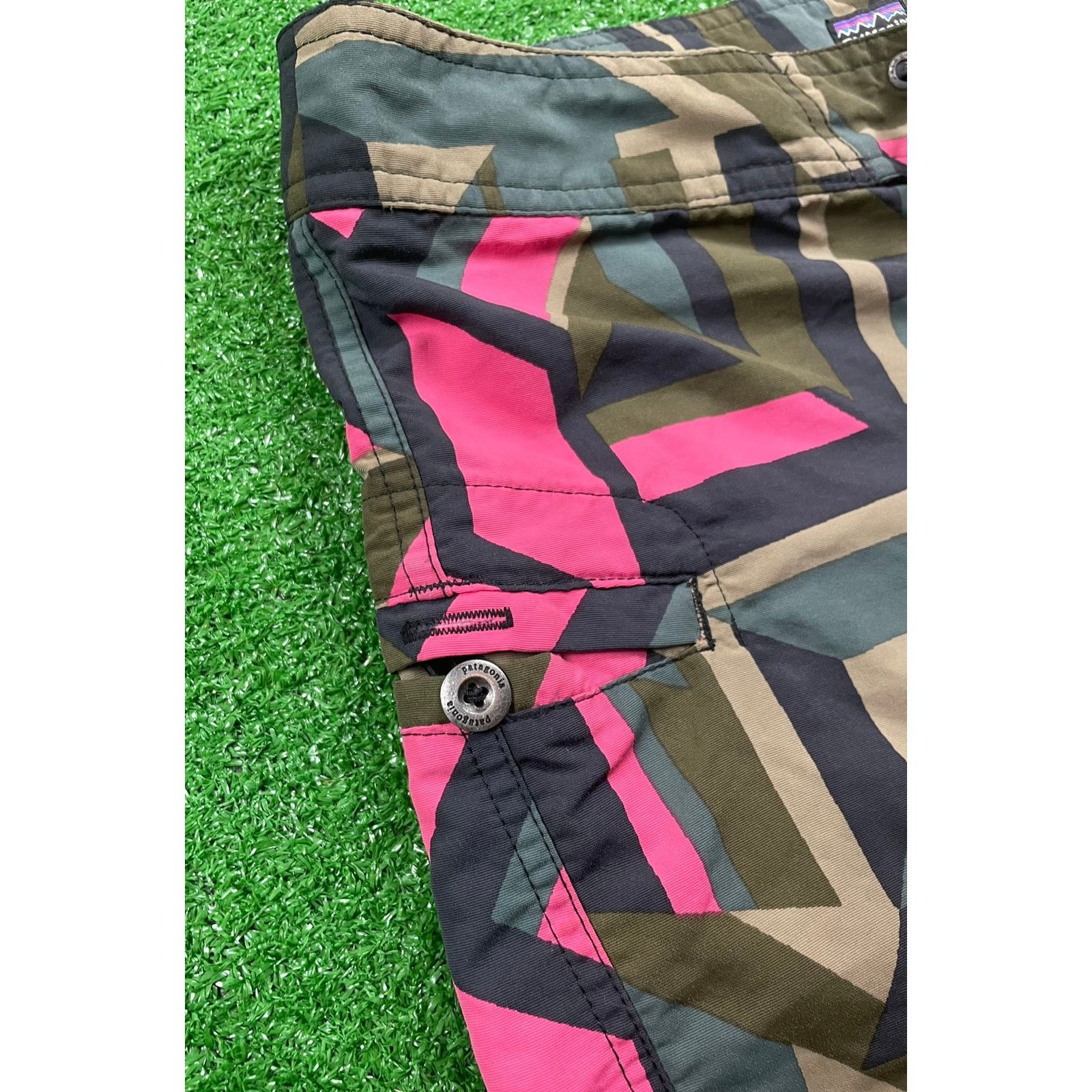 Patagonia Patagonia Aztec Shorts Green Black Blue Pink Beige 76552SP12 Size 31" - 6 Thumbnail