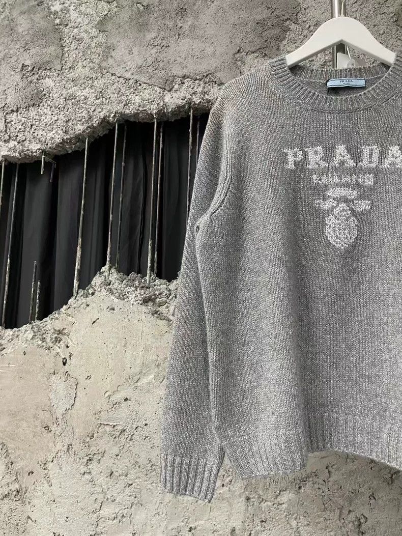 Prada Prada Size 38 Silver thread inlaid logo cashmere sweater si Size US XS / EU 42 / 0 - 3 Thumbnail