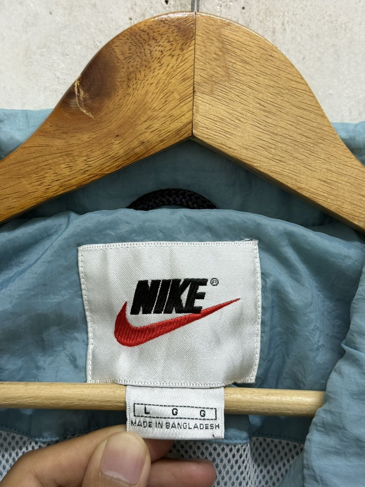 Nike Vintage 90’s Nike Distressed Windbreaker Jacket Size US L / EU 52-54 / 3 - 6 Thumbnail