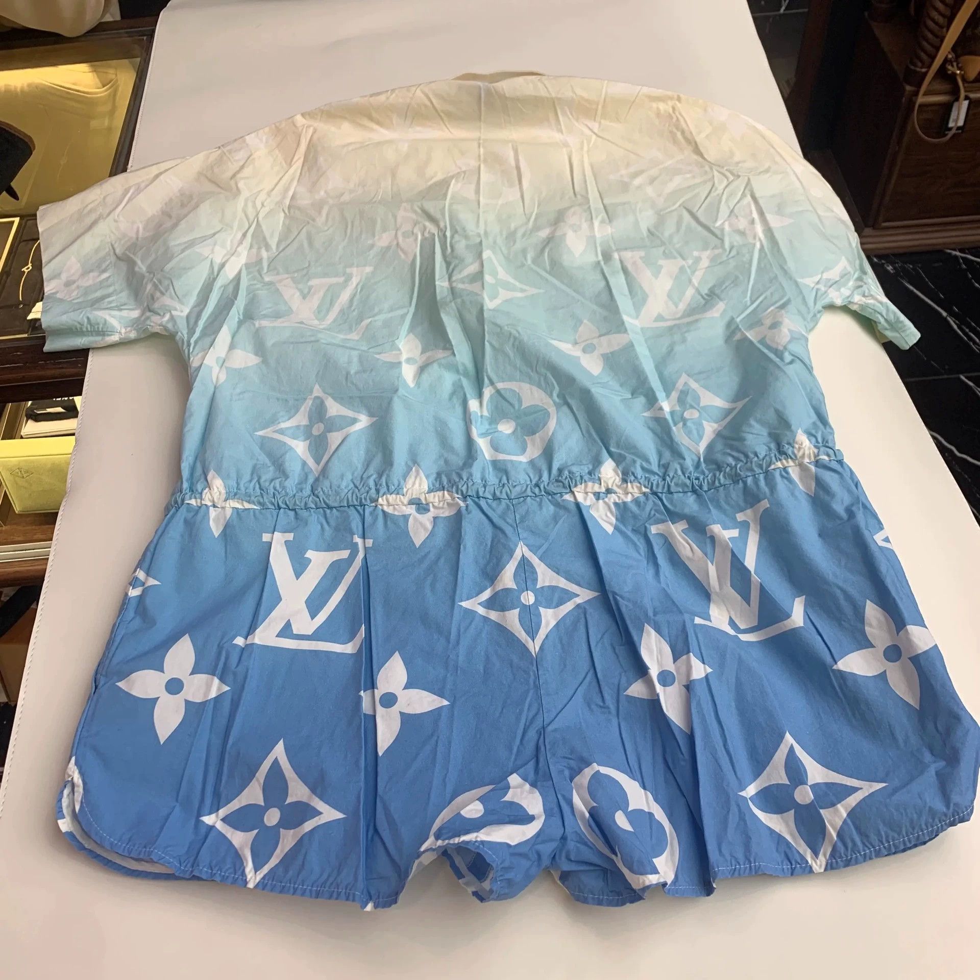 Louis Vuitton Product Name: LV Logo Gradient Print Suit Set 34 Brand Size XXS / US 00 / IT 34 - 2 Thumbnail