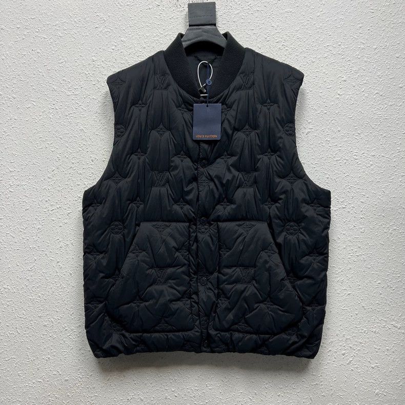 Louis Vuitton black embossed logo quilted vest-dmc Size US XXL / EU 58 / 5 - 1 Thumbnail