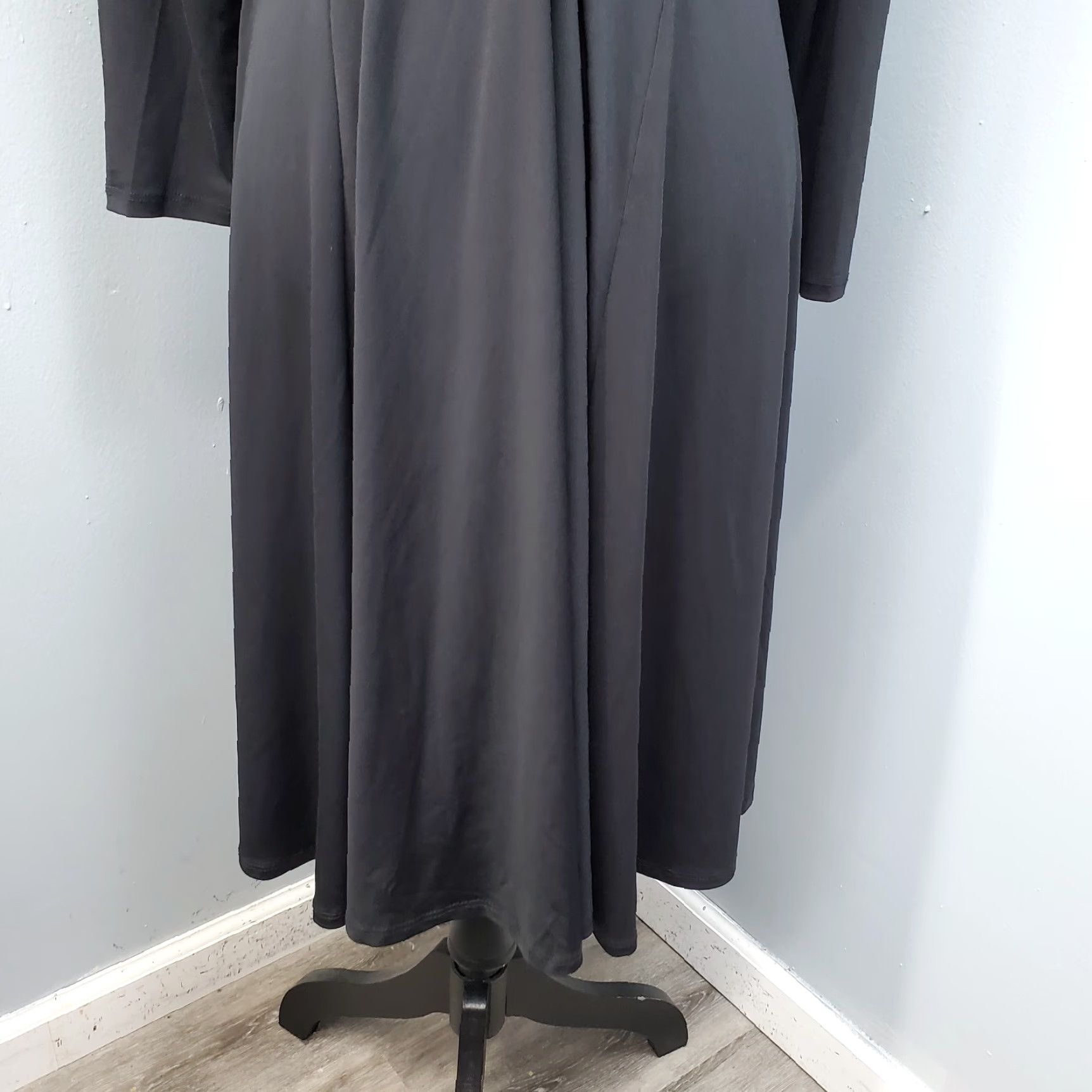 Torrid Torrid Silky Dress Women 00 Black Empire Waist Pleated V-Neck Knee Length Dress Size L / US 10 / IT 46 - 6 Thumbnail